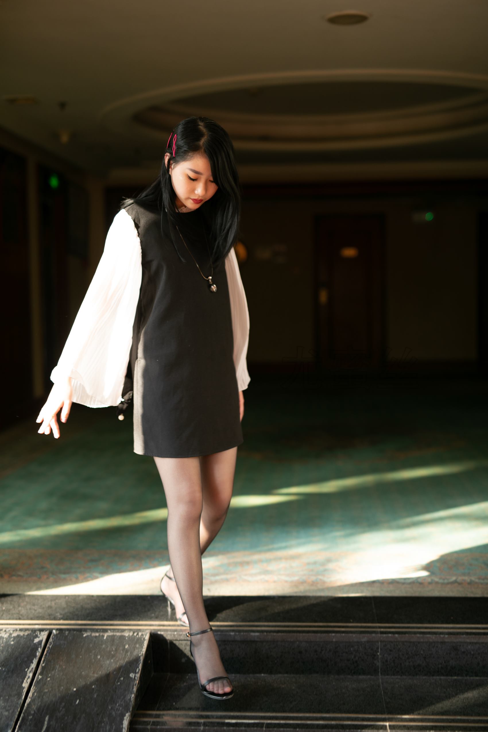 图片[54]-尤蜜丝  穿搭推广展示图集 美腿与沙发的碰撞[81P] – 速更版-美库