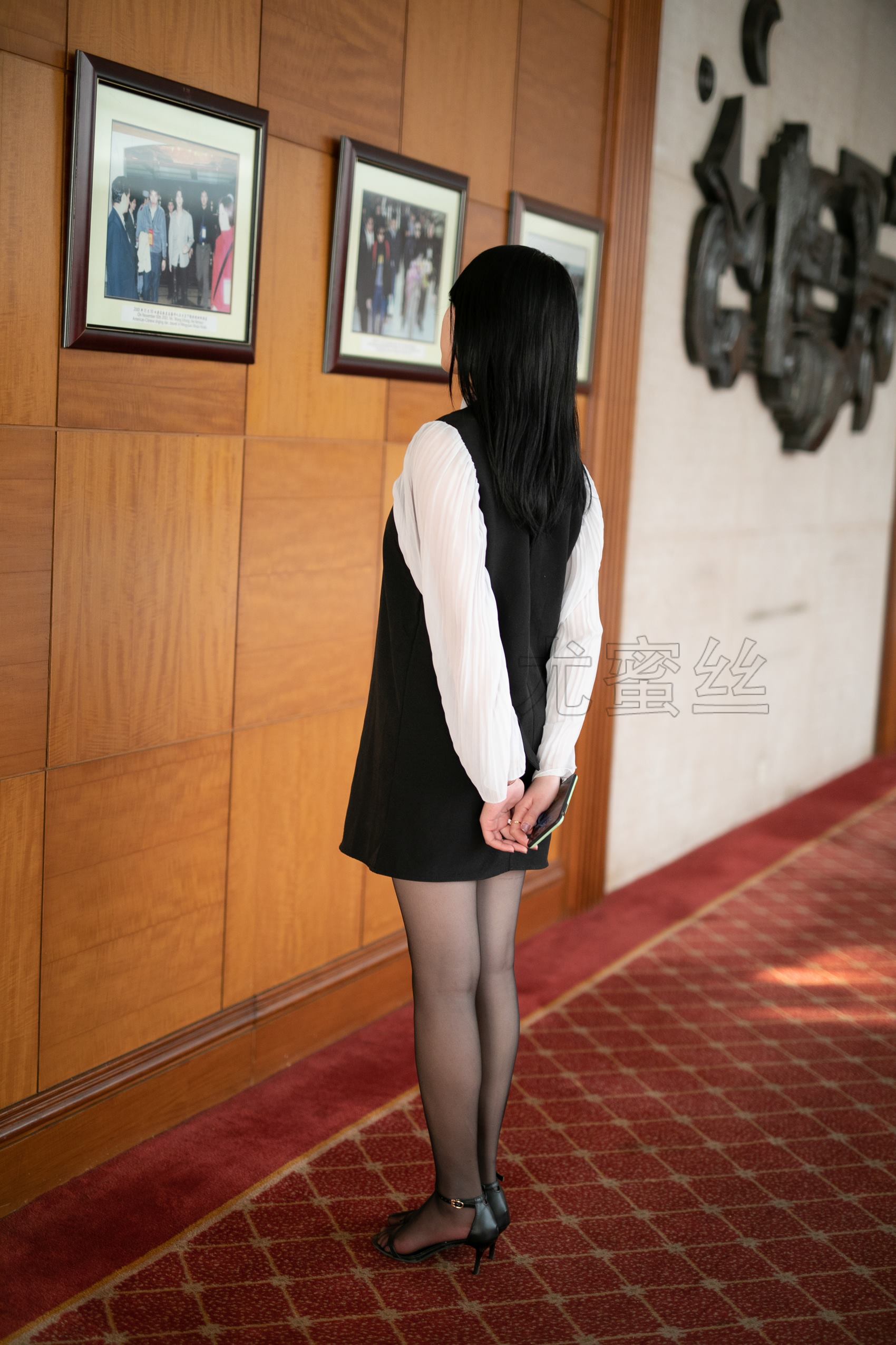 图片[57]-尤蜜丝  穿搭推广展示图集 美腿与沙发的碰撞[81P] – 速更版-美库