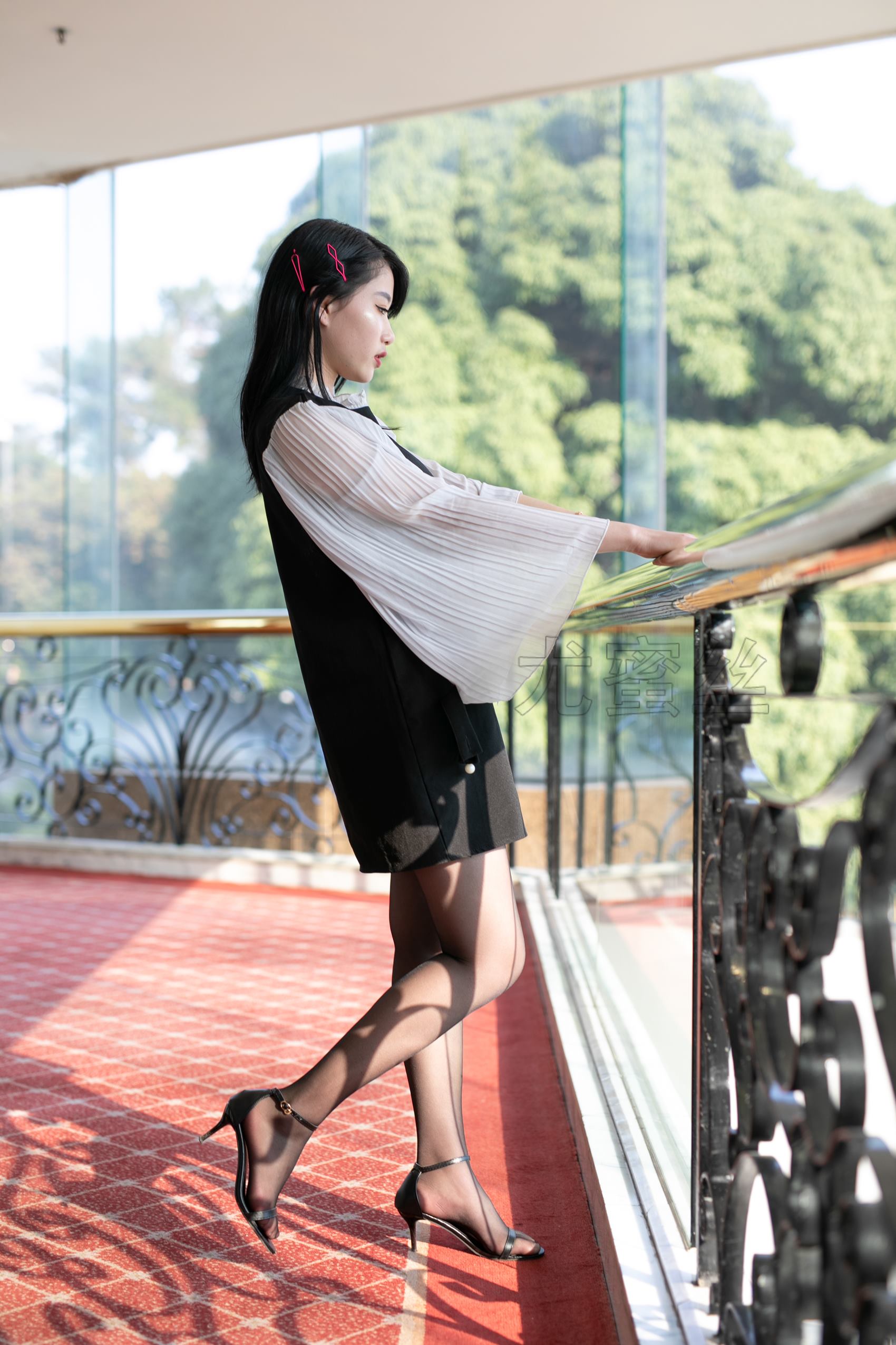 图片[58]-尤蜜丝  穿搭推广展示图集 美腿与沙发的碰撞[81P] – 速更版-美库