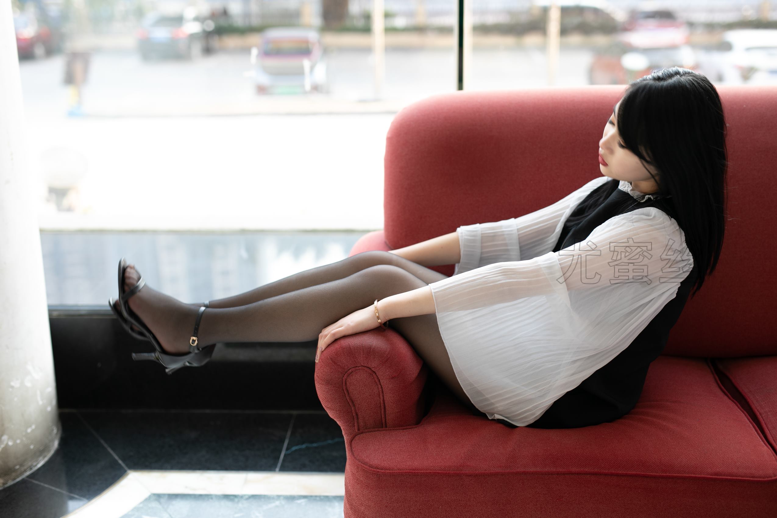 图片[78]-尤蜜丝  穿搭推广展示图集 美腿与沙发的碰撞[81P] – 速更版-美库