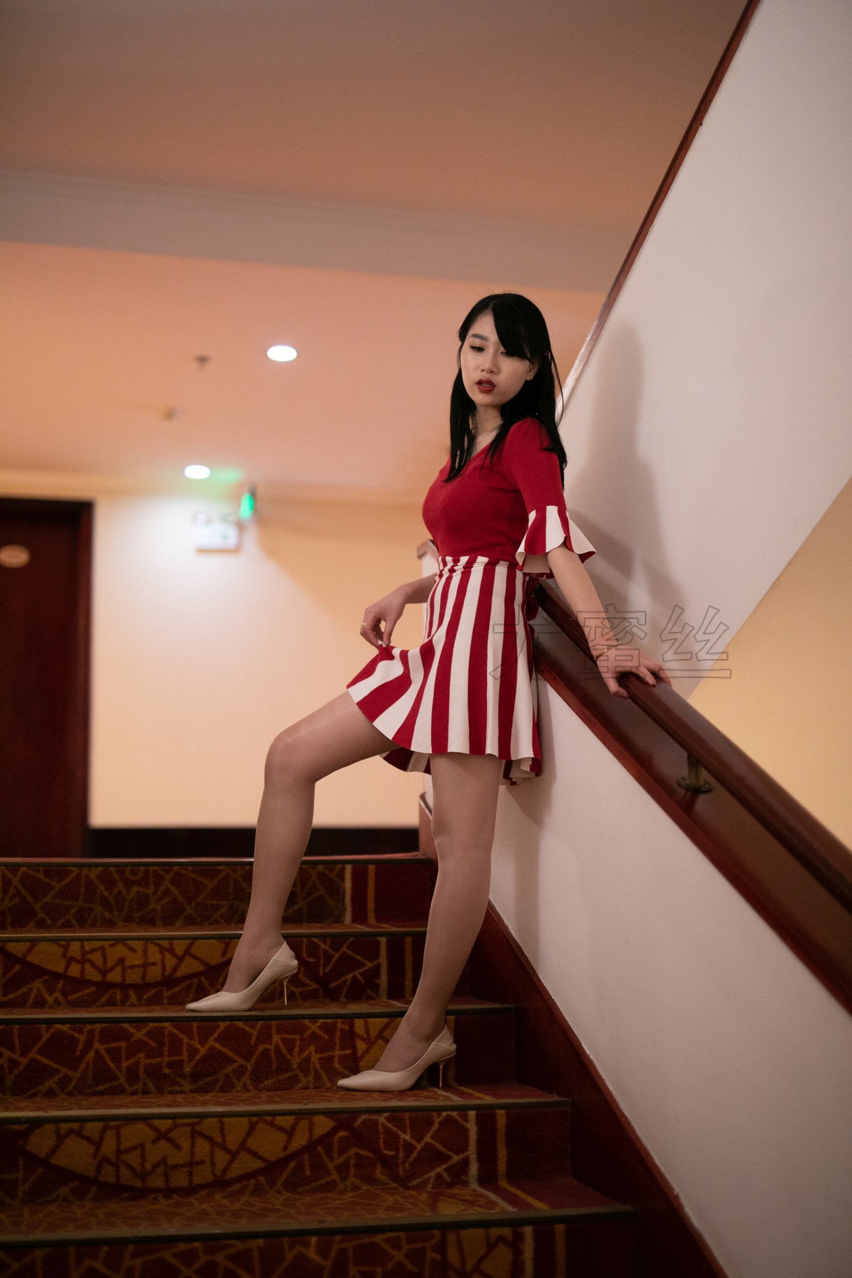 图片[41]-尤蜜丝  穿搭推广展示图集 红白条纹[82P] – 速更版-美库