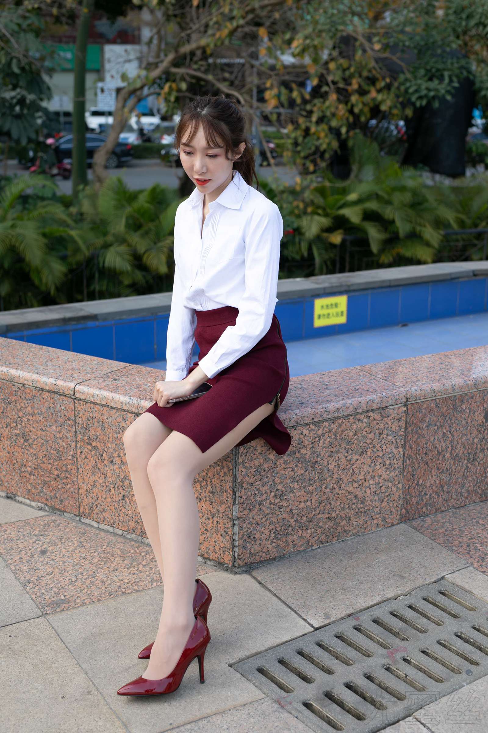 图片[27]-尤蜜丝  穿搭推广展示图集 白衣肉丝红裙[46P] – 速更版-美库