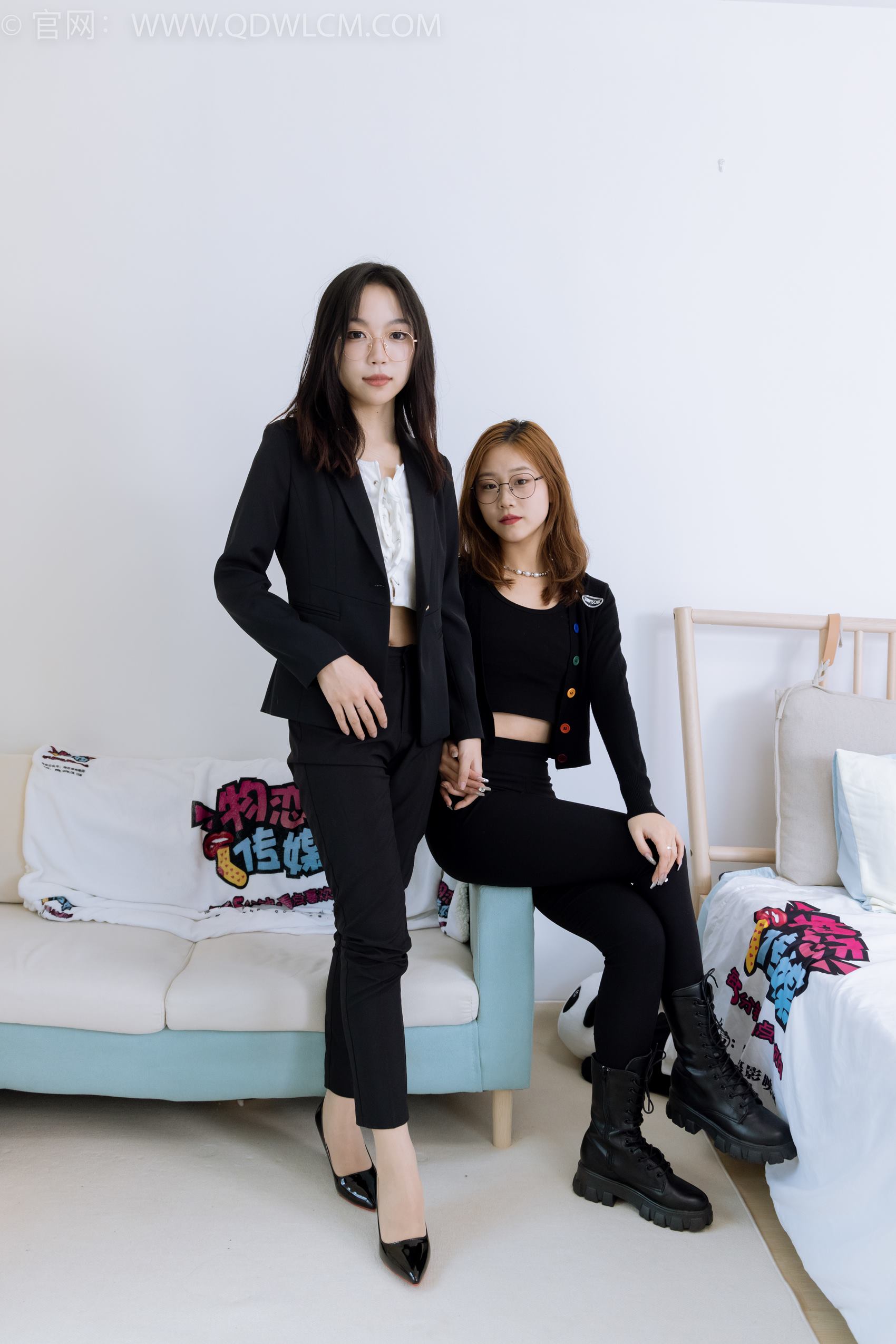 图片[22]-物恋传媒 NO.1901 纱纱&桃桃-马丁靴、高跟鞋、肉丝、裸足[170P] – 速更版-美库