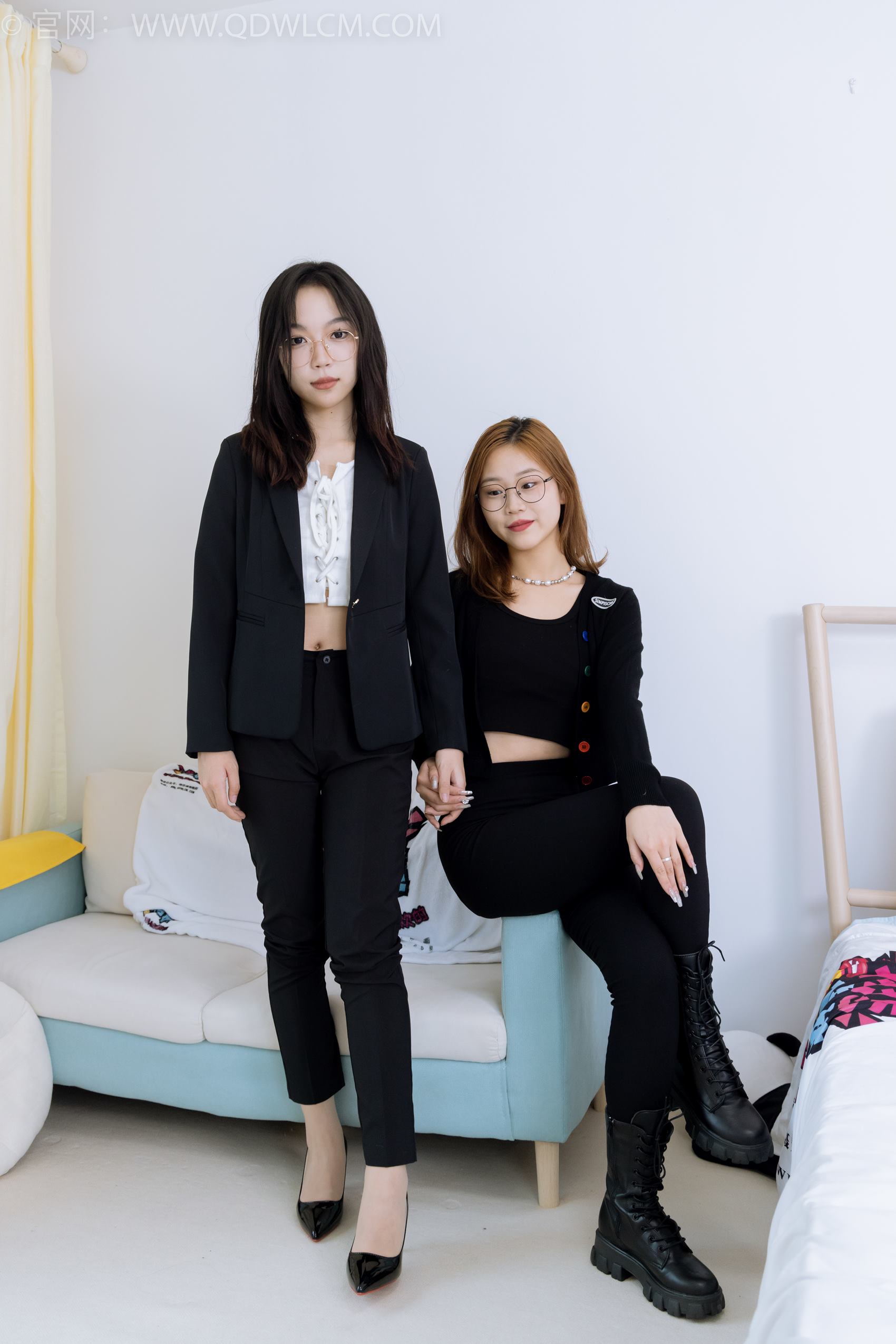 图片[25]-物恋传媒 NO.1901 纱纱&桃桃-马丁靴、高跟鞋、肉丝、裸足[170P] – 速更版-美库