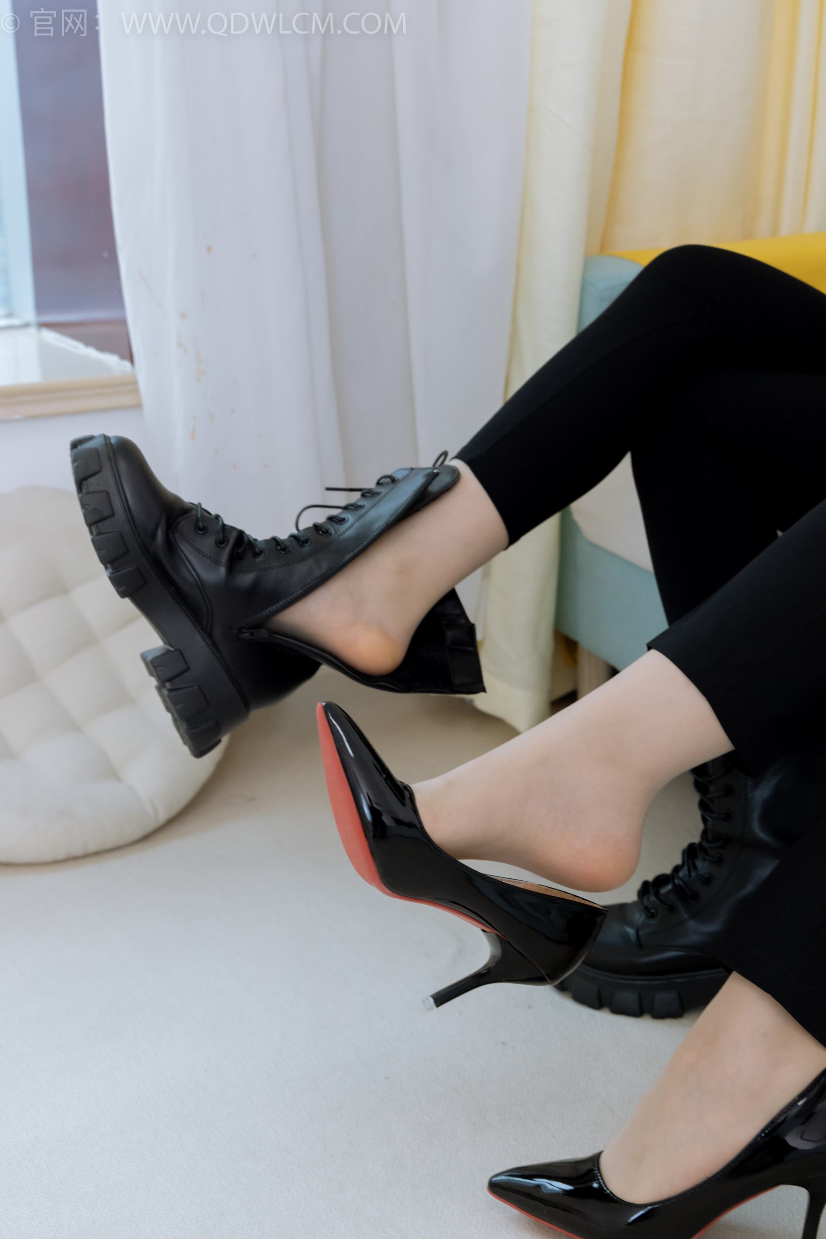 图片[61]-物恋传媒 NO.1901 纱纱&桃桃-马丁靴、高跟鞋、肉丝、裸足[170P] – 速更版-美库