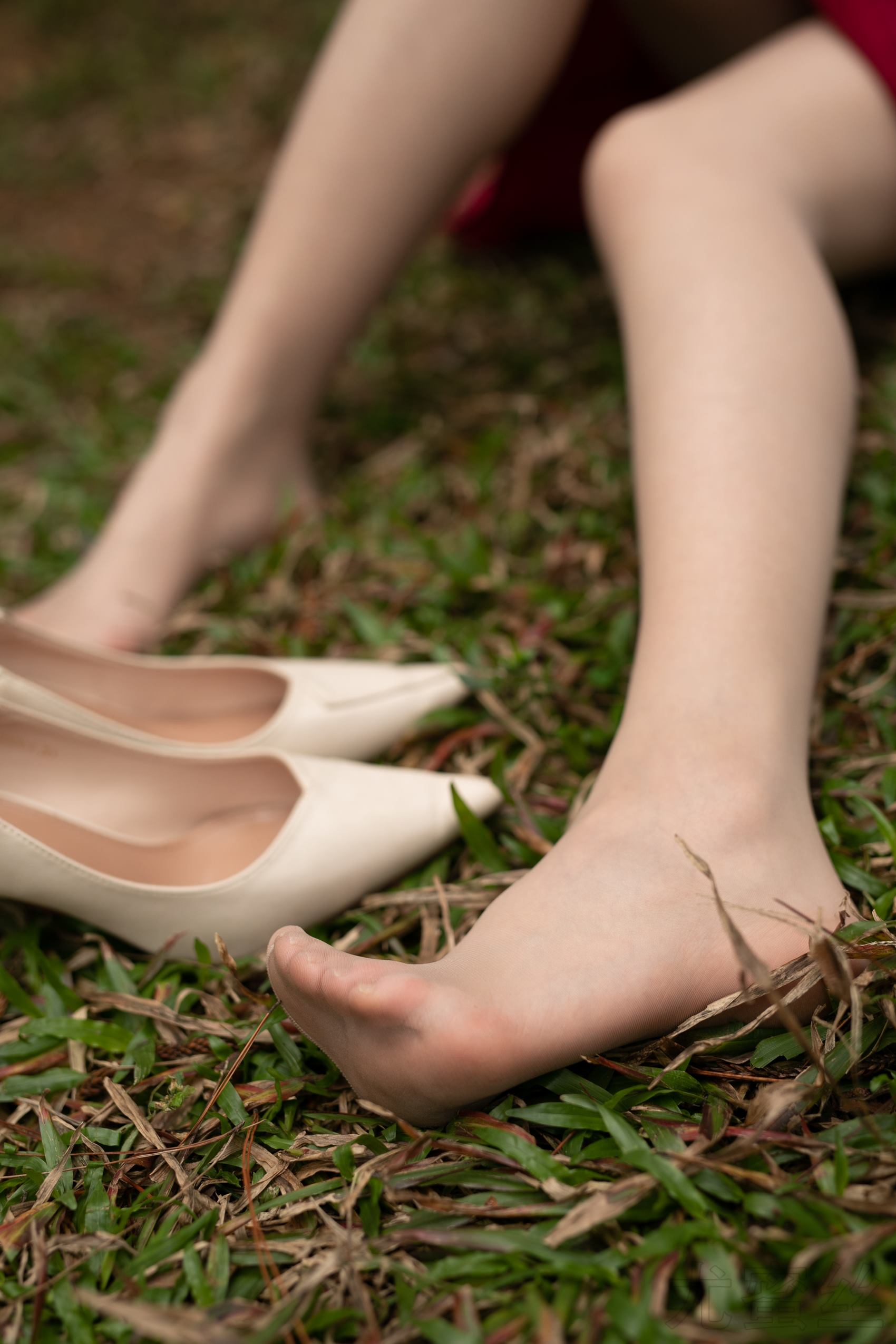 图片[13]-尤蜜丝 穿搭推广展示图集 红裙森林[55P] – 速更版-美库