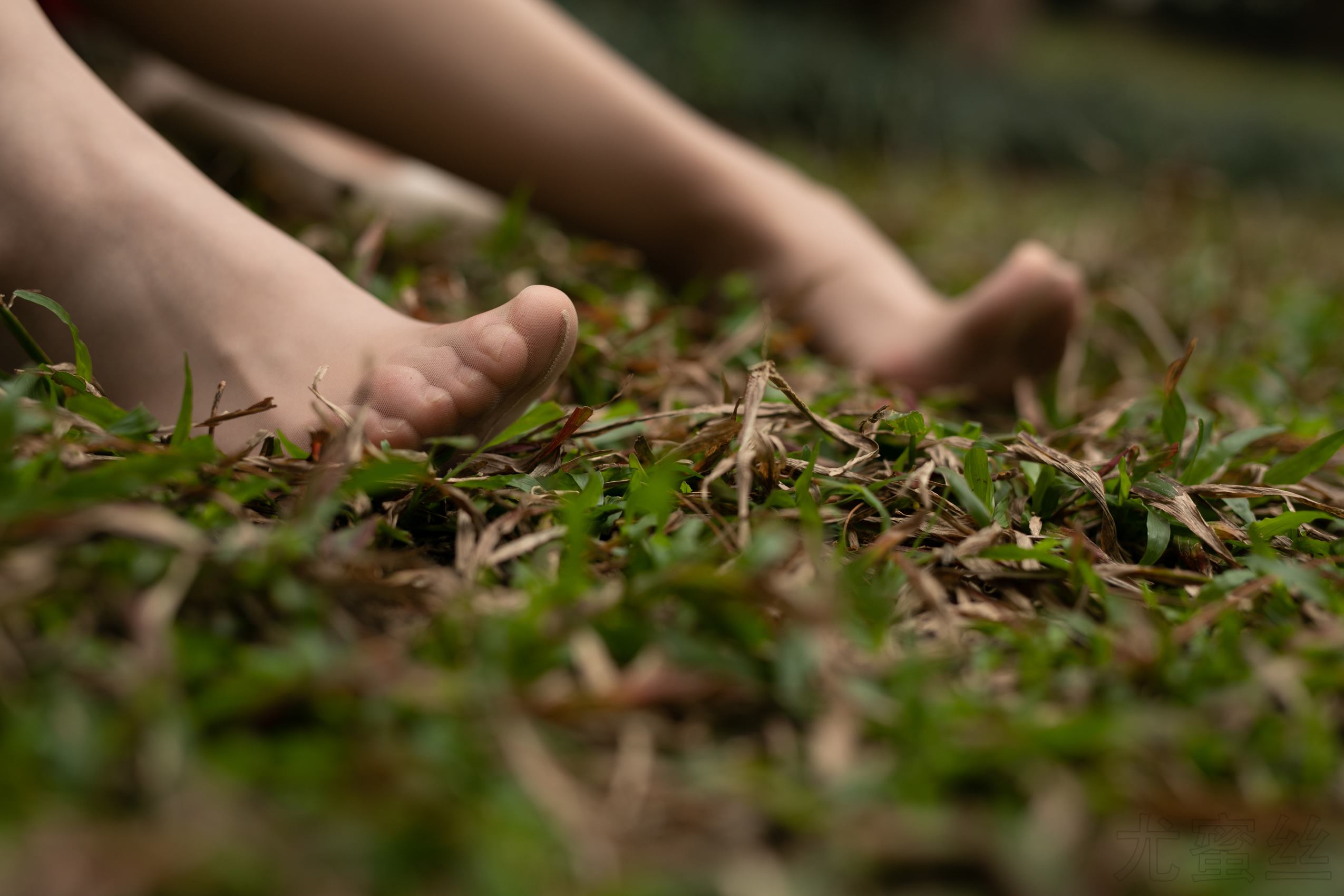 图片[24]-尤蜜丝 穿搭推广展示图集 红裙森林[55P] – 速更版-美库