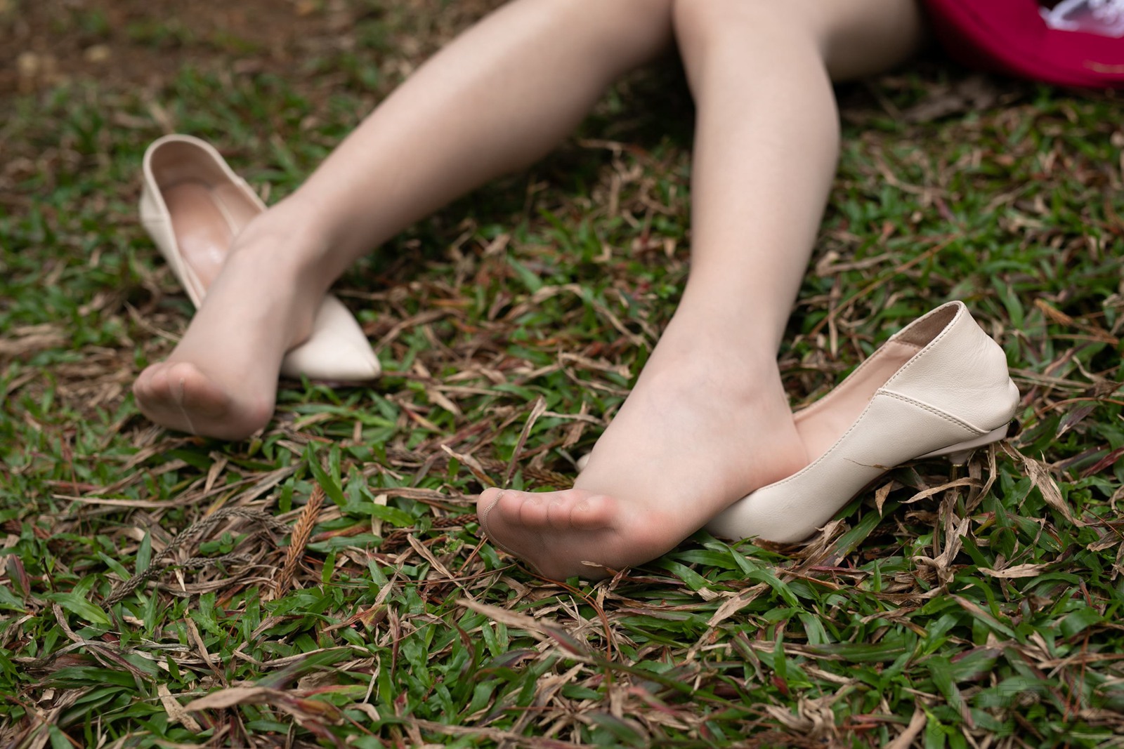 图片[36]-尤蜜丝 穿搭推广展示图集 红裙森林[55P] – 速更版-美库