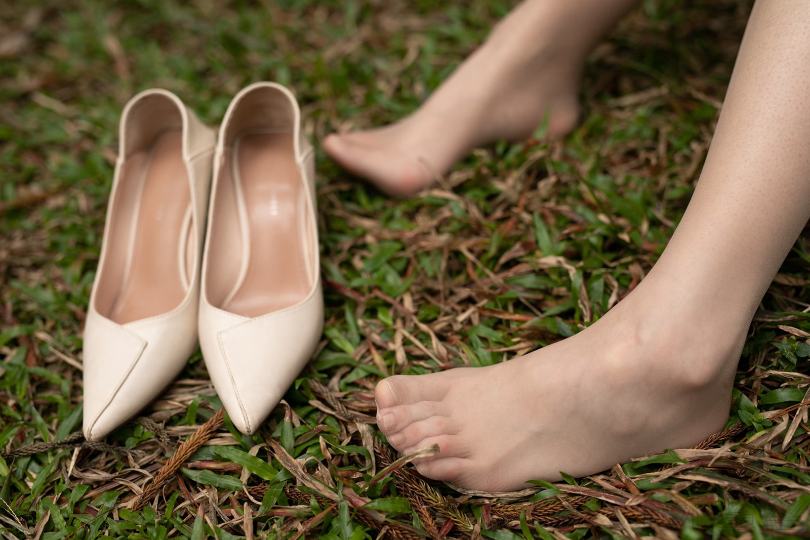 图片[44]-尤蜜丝 穿搭推广展示图集 红裙森林[55P] – 速更版-美库