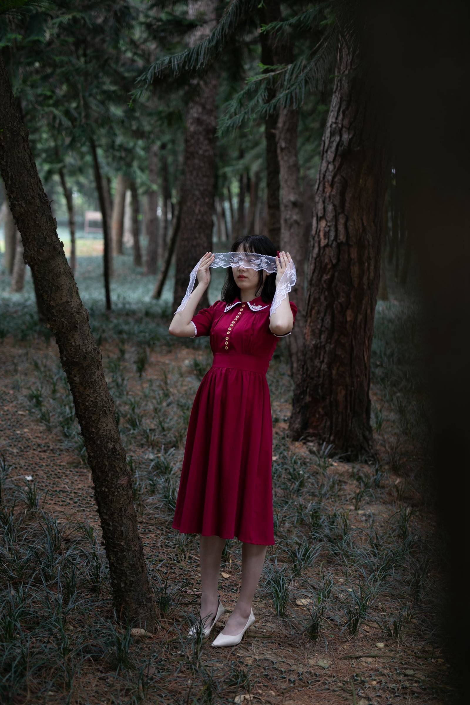 图片[46]-尤蜜丝 穿搭推广展示图集 红裙森林[55P] – 速更版-美库