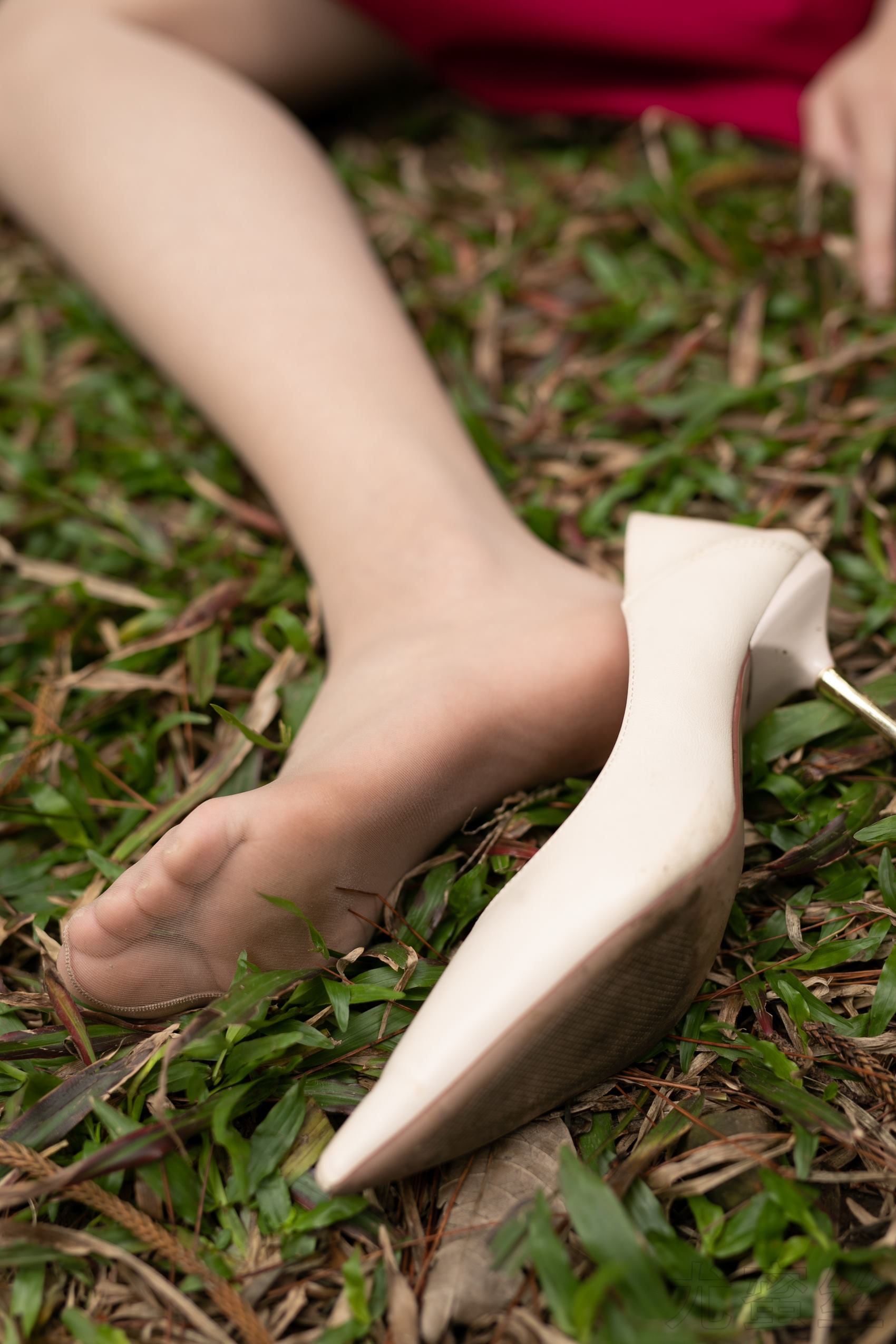 图片[52]-尤蜜丝 穿搭推广展示图集 红裙森林[55P] – 速更版-美库