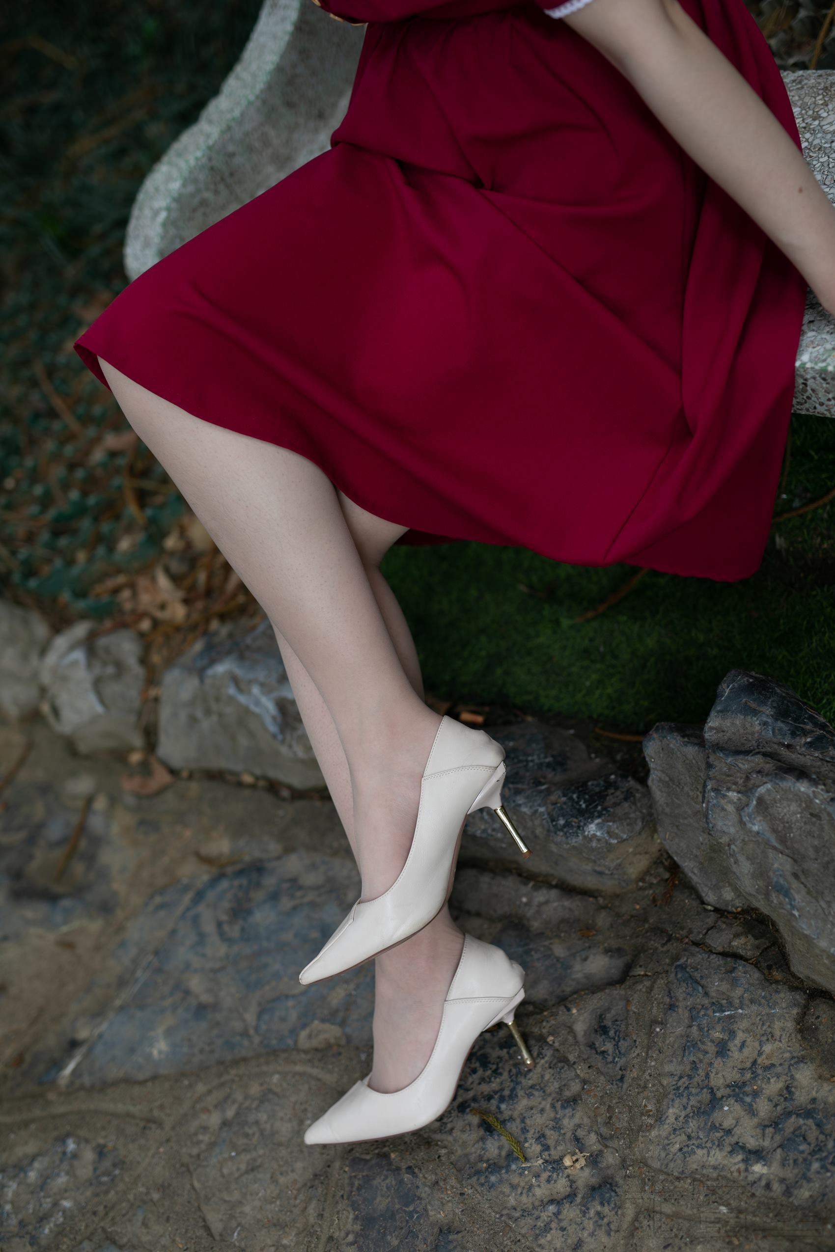 图片[56]-尤蜜丝 穿搭推广展示图集 红裙森林[55P] – 速更版-美库