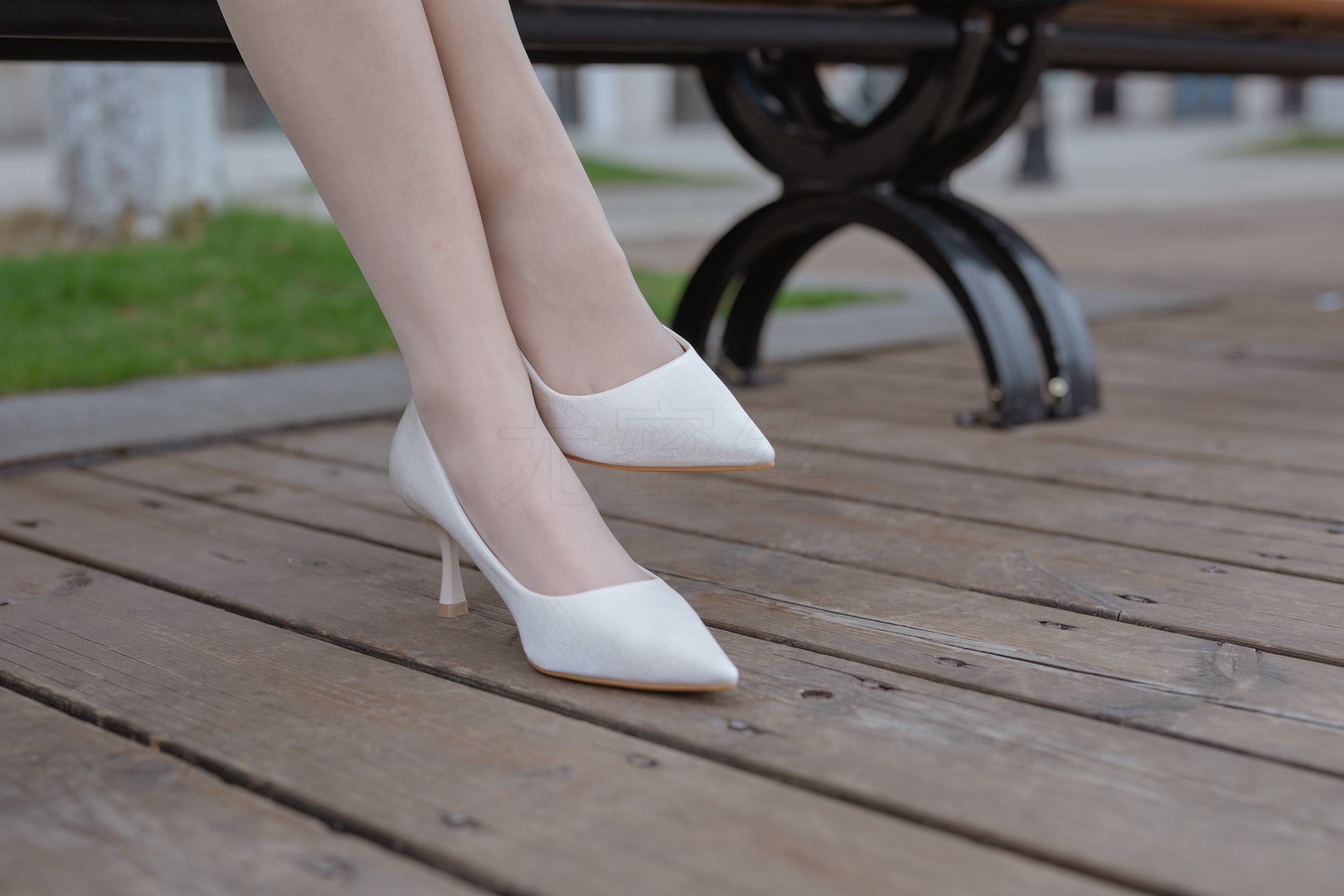 图片[21]-尤蜜丝 穿搭推广展示图集 公园里的蓝色碎花裙[68P] – 速更版-美库