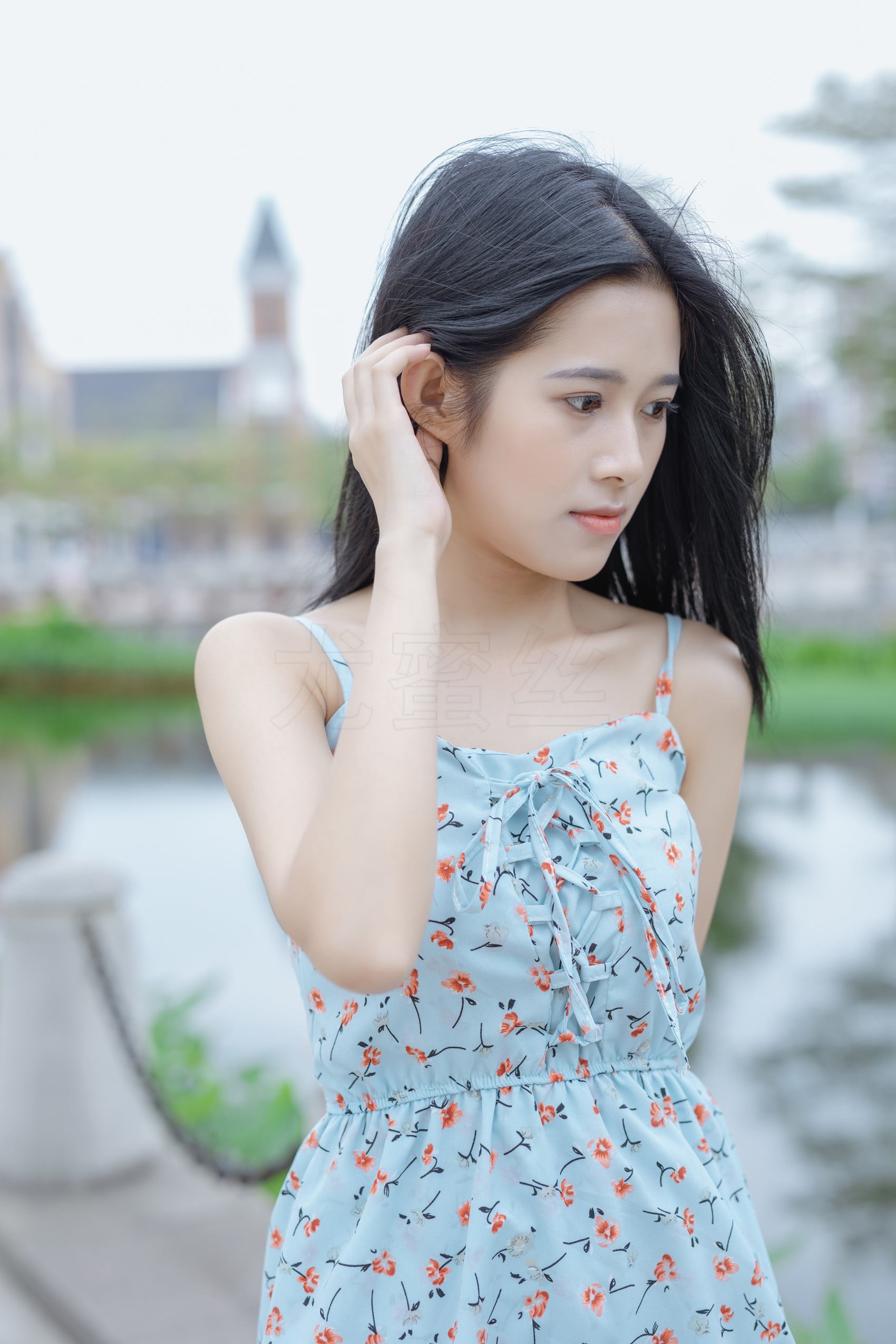 图片[59]-尤蜜丝 穿搭推广展示图集 公园里的蓝色碎花裙[68P] – 速更版-美库