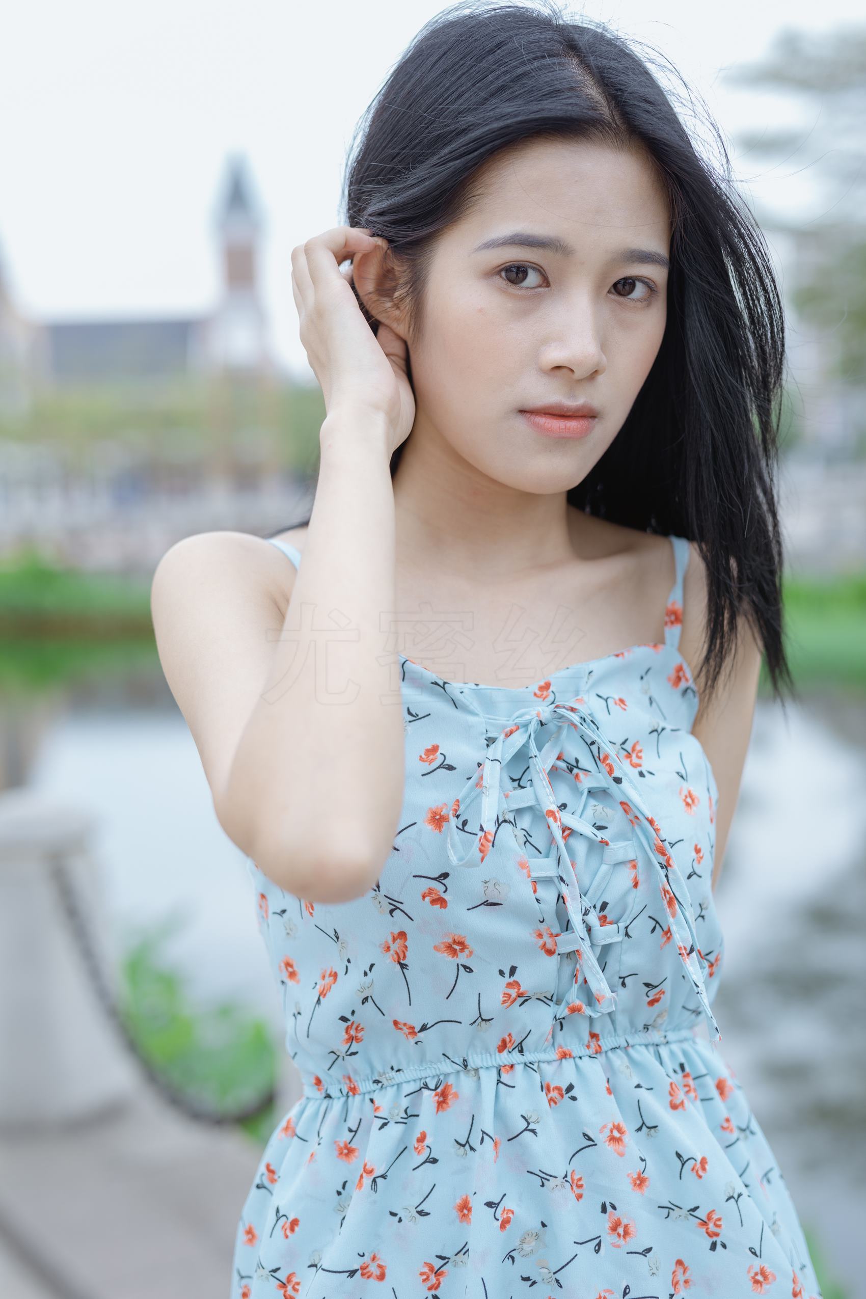 图片[60]-尤蜜丝 穿搭推广展示图集 公园里的蓝色碎花裙[68P] – 速更版-美库