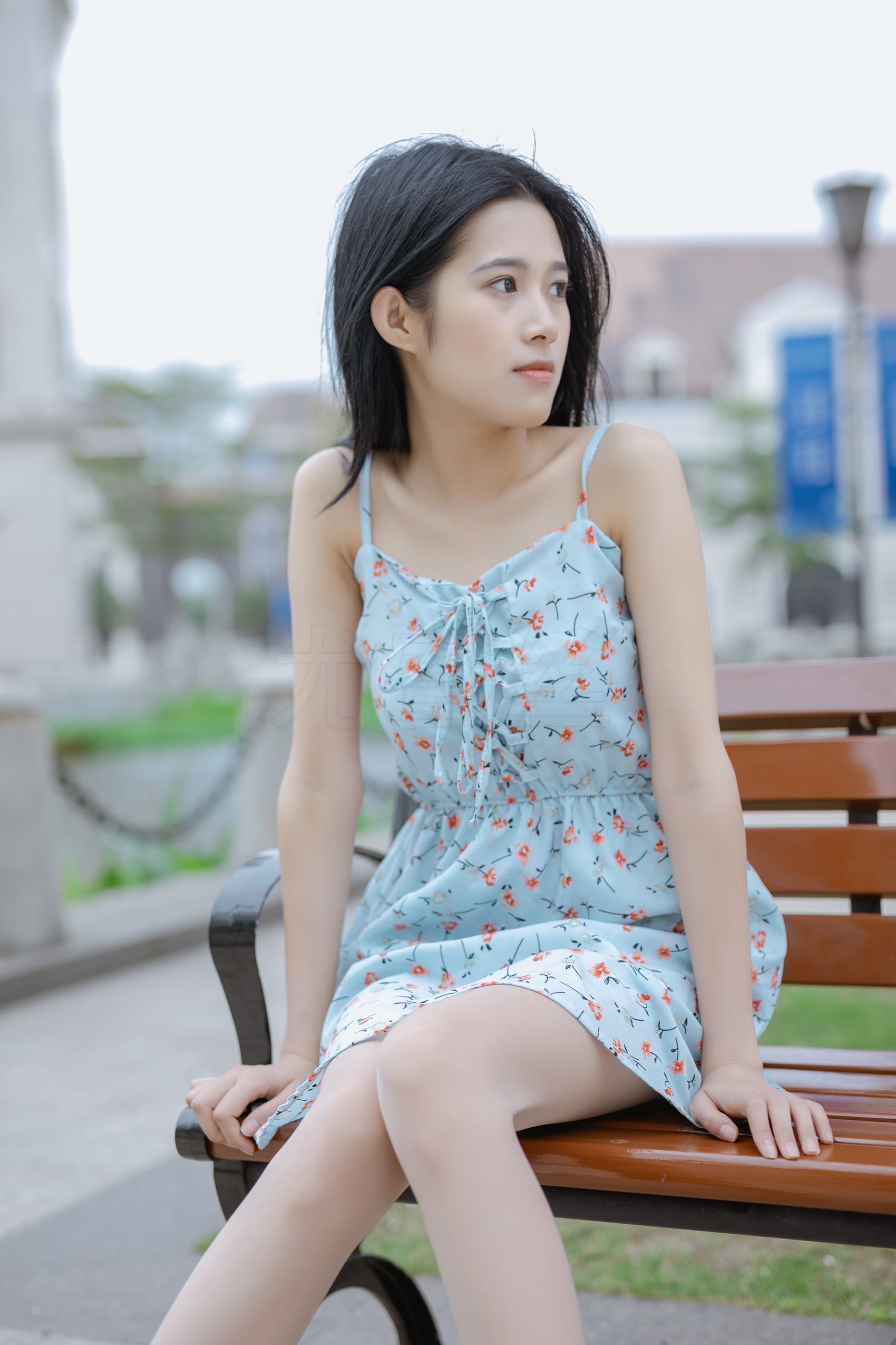 图片[63]-尤蜜丝 穿搭推广展示图集 公园里的蓝色碎花裙[68P] – 速更版-美库