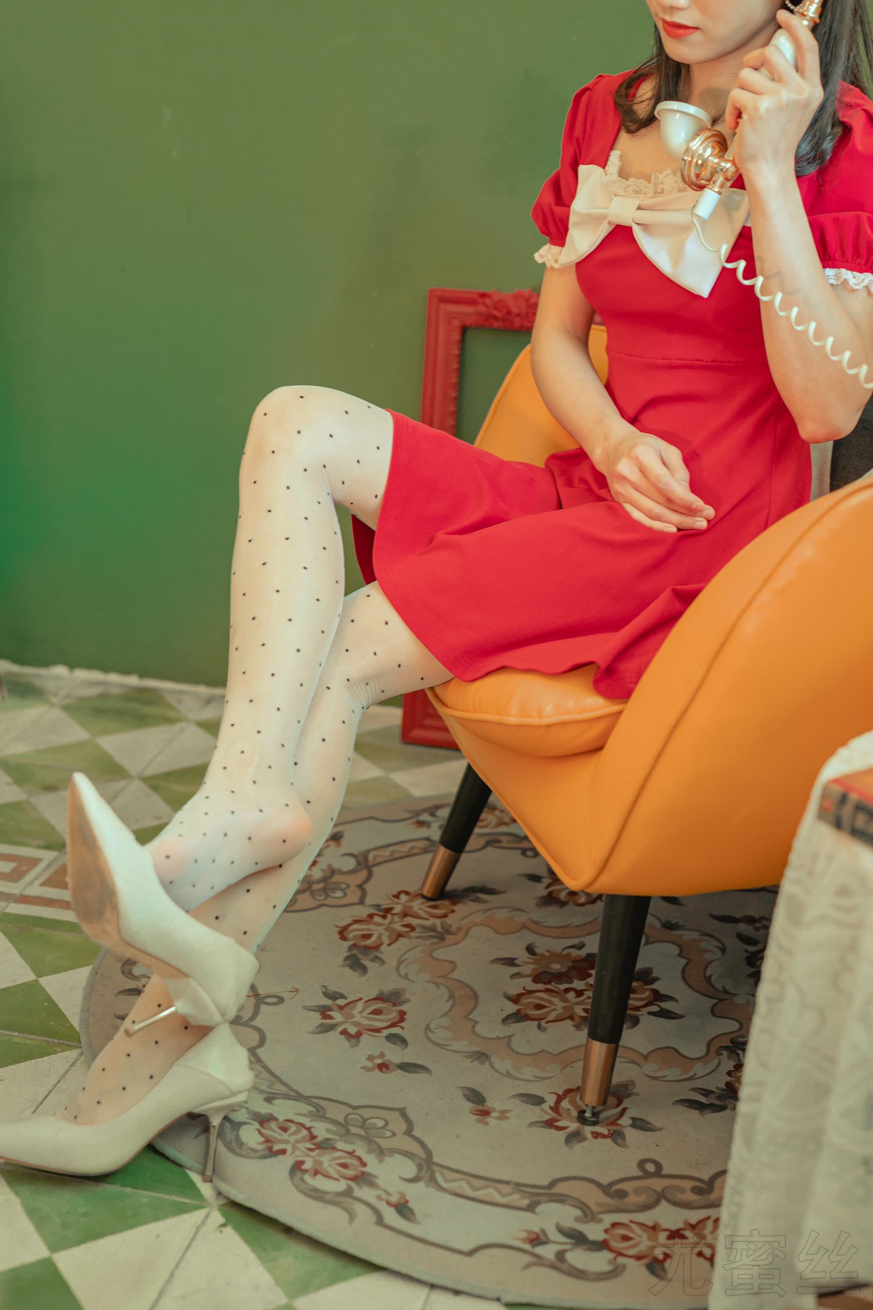 图片[40]-尤蜜丝 穿搭推广展示图集 餐桌相框与红裙[48P] – 速更版-美库