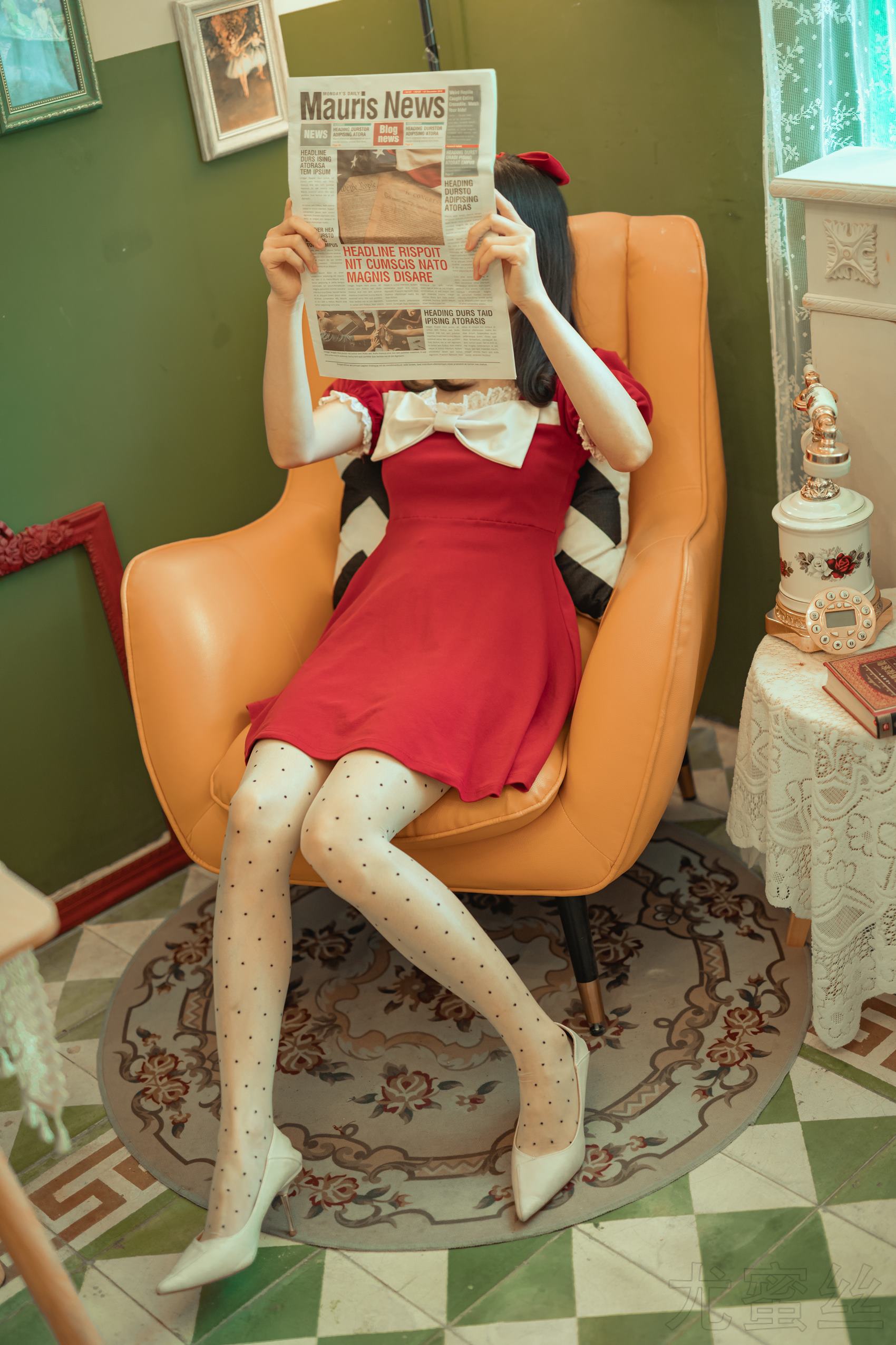 图片[43]-尤蜜丝 穿搭推广展示图集 餐桌相框与红裙[48P] – 速更版-美库