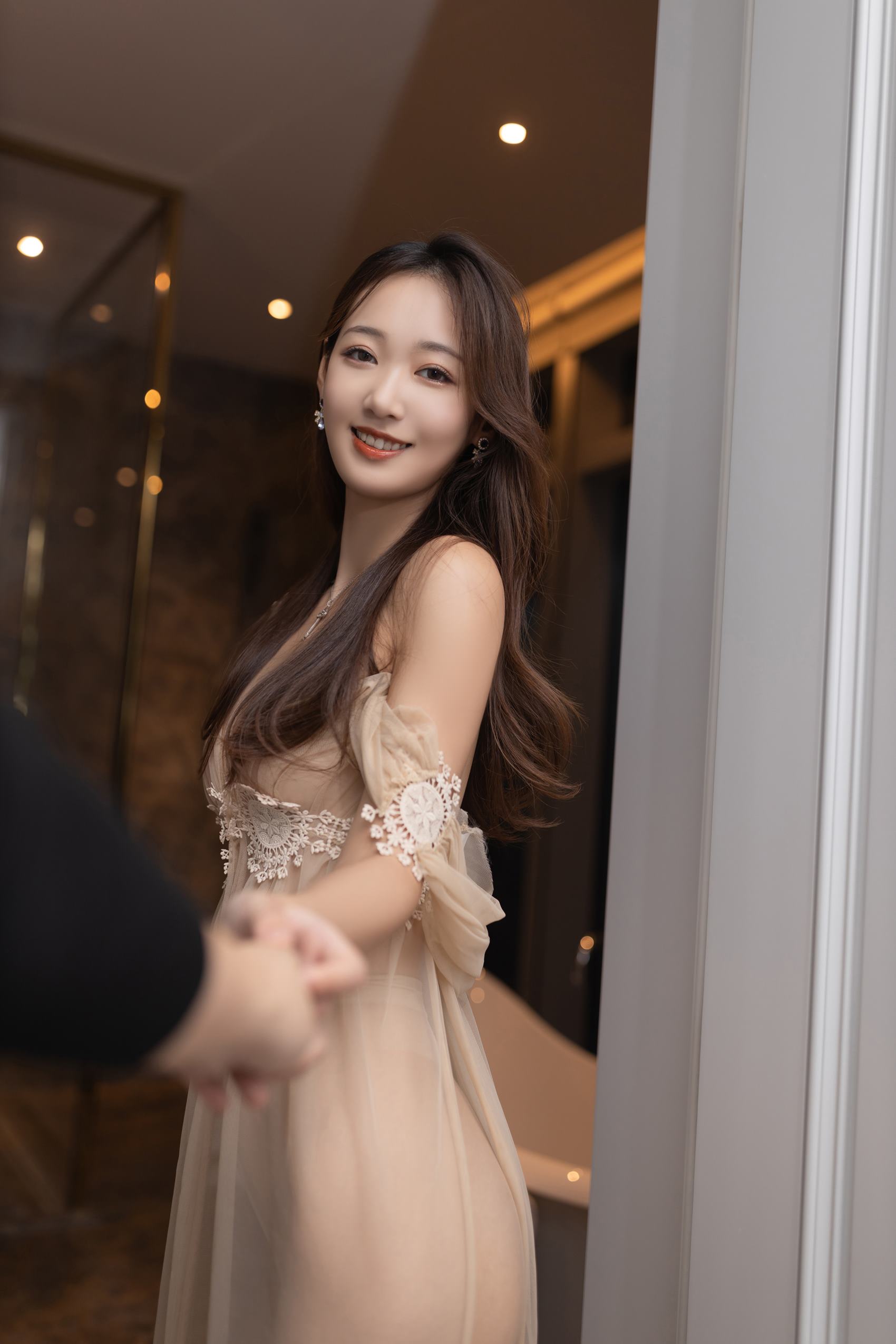 图片[10]-秀人内购@唐安琪 内购无水印 黄色薄纱轻透连衣长裙 [31P] – 速更版-美库