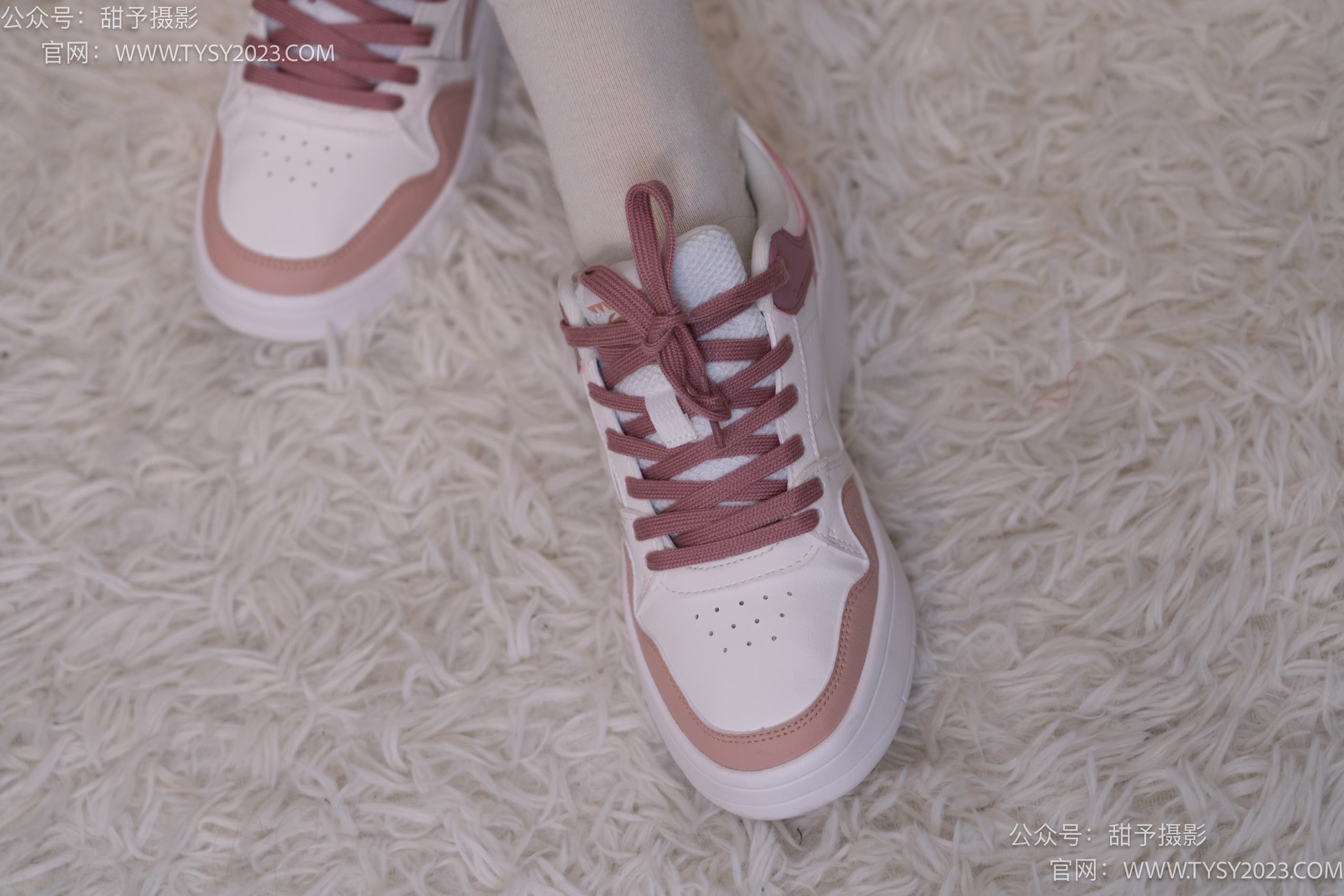 图片[32]-甜予摄影 NO.001 璇璇-板鞋、白棉袜、肉丝[124P] – 速更版-美库