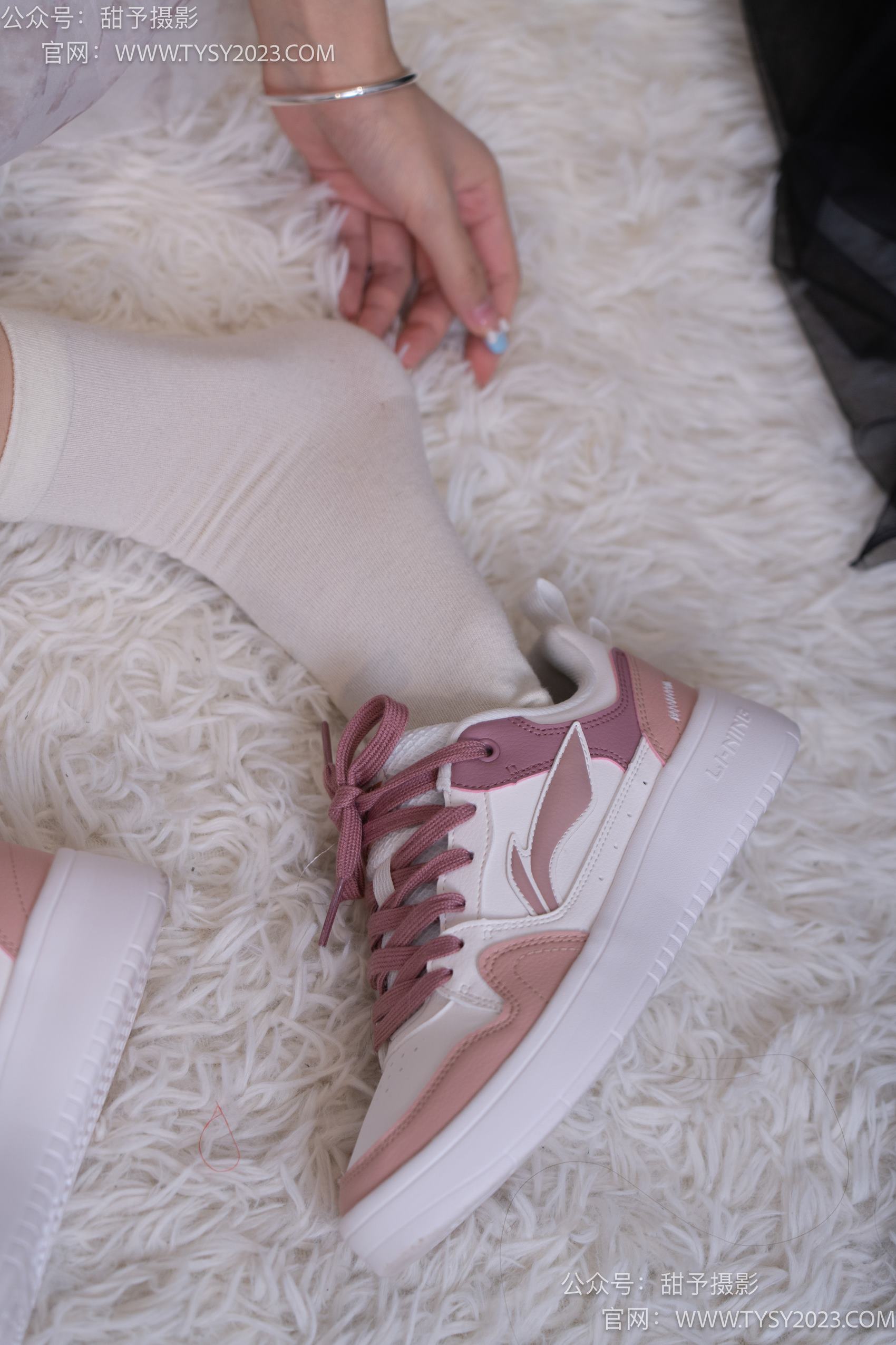 图片[36]-甜予摄影 NO.001 璇璇-板鞋、白棉袜、肉丝[124P] – 速更版-美库