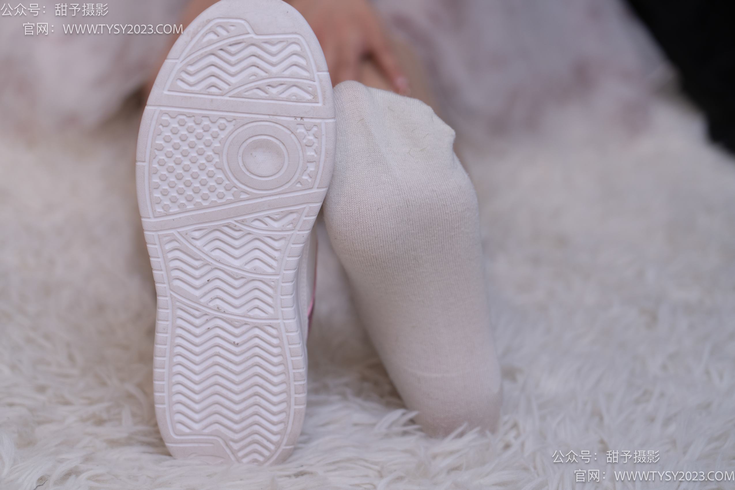图片[39]-甜予摄影 NO.001 璇璇-板鞋、白棉袜、肉丝[124P] – 速更版-美库