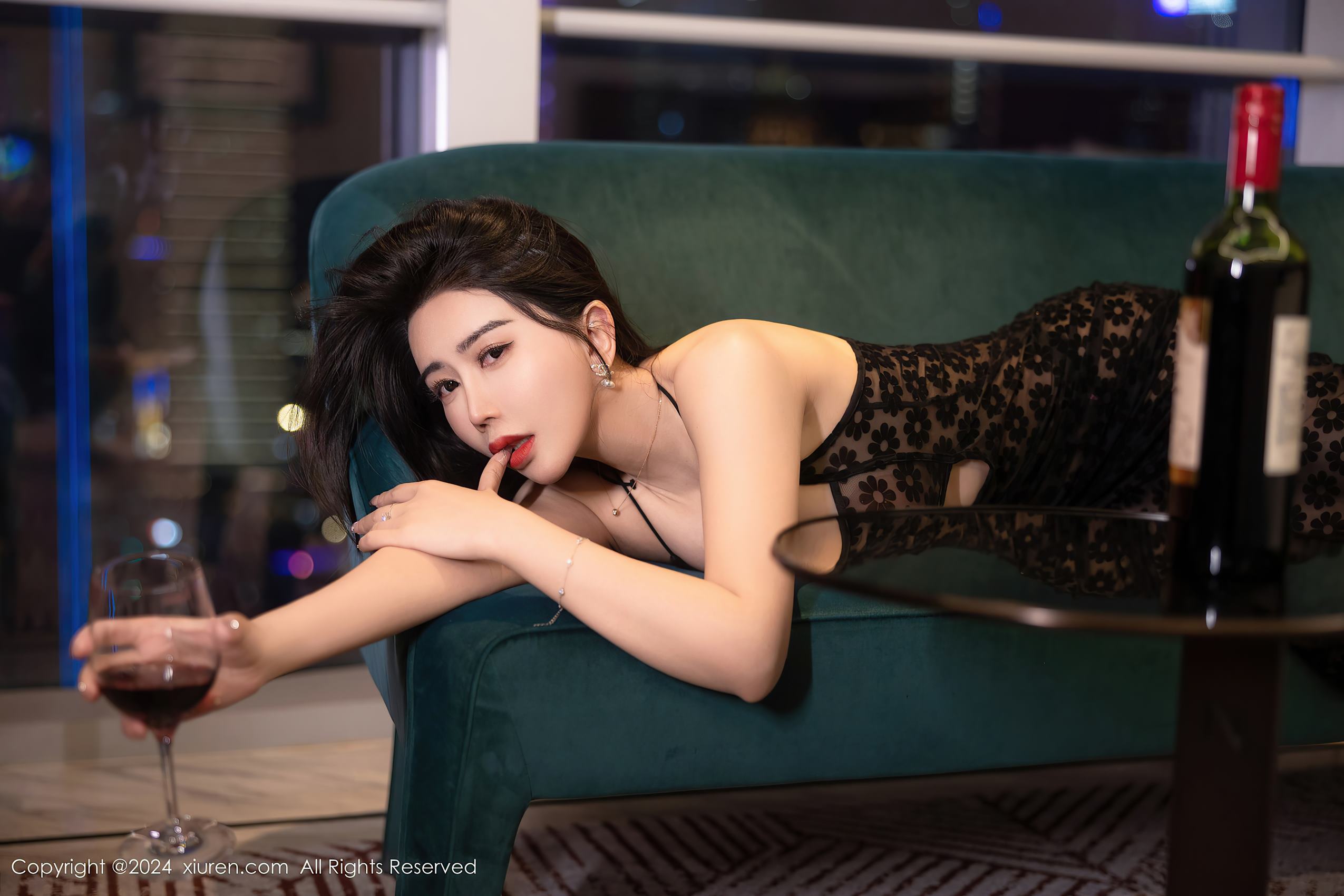 图片[27]-[Xiuren秀人网]2024.04.08 NO.8355 李若汐 红酒醉美人 [28+1P] – 速更版-美库