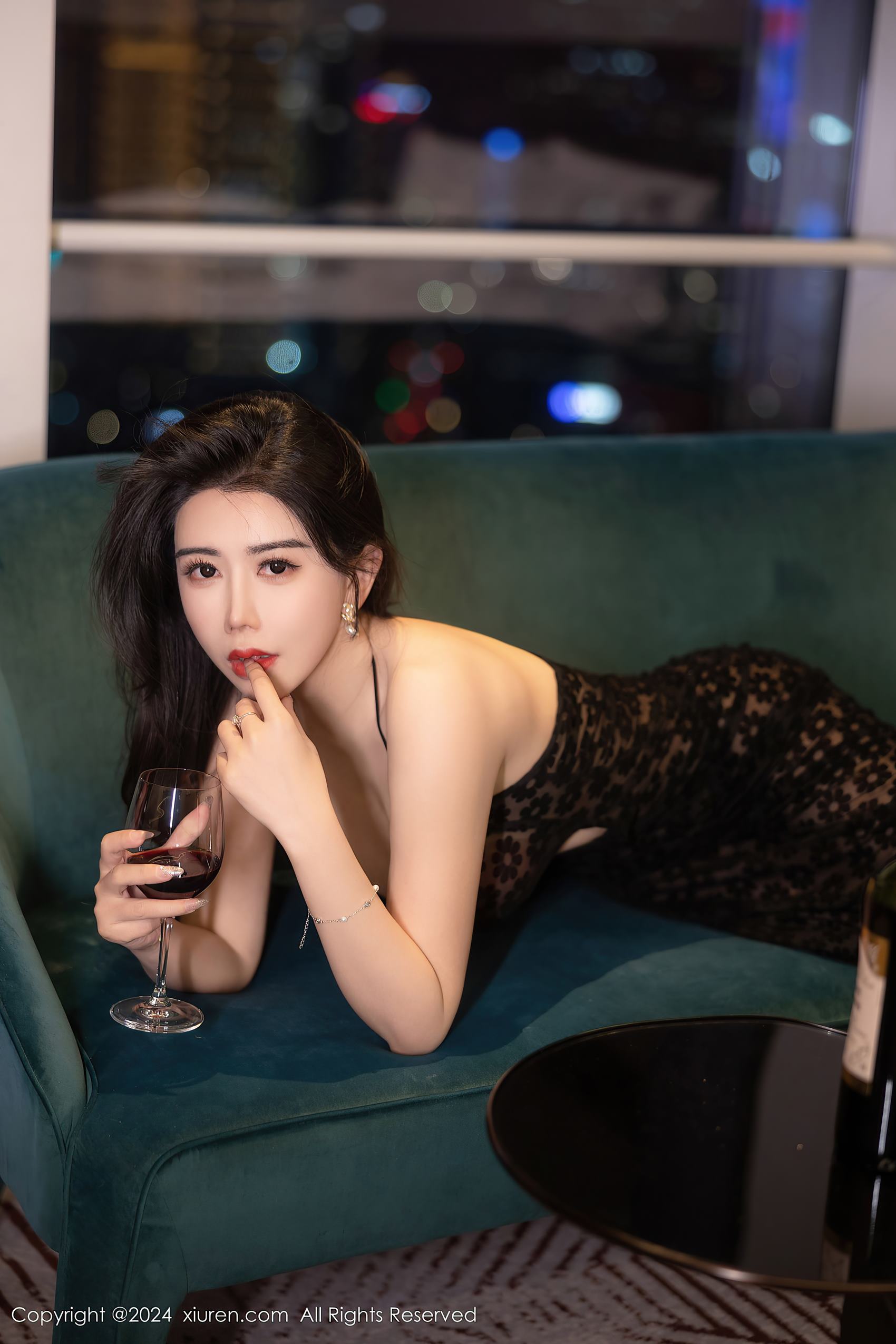 图片[28]-[Xiuren秀人网]2024.04.08 NO.8355 李若汐 红酒醉美人 [28+1P] – 速更版-美库