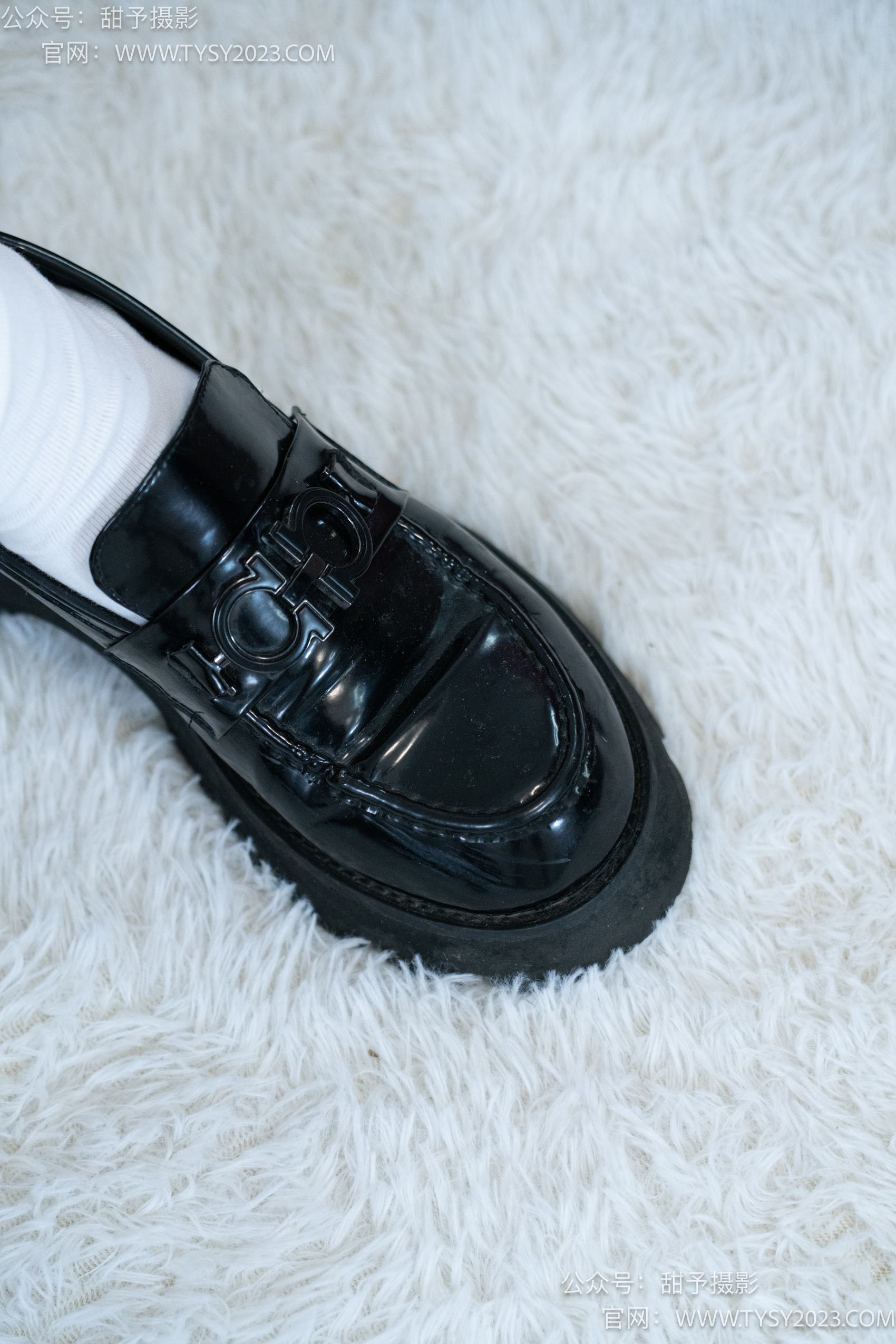 图片[19]-甜予摄影 NO.003 鱼鱼-皮鞋、白棉袜、裸足[123P] – 速更版-美库