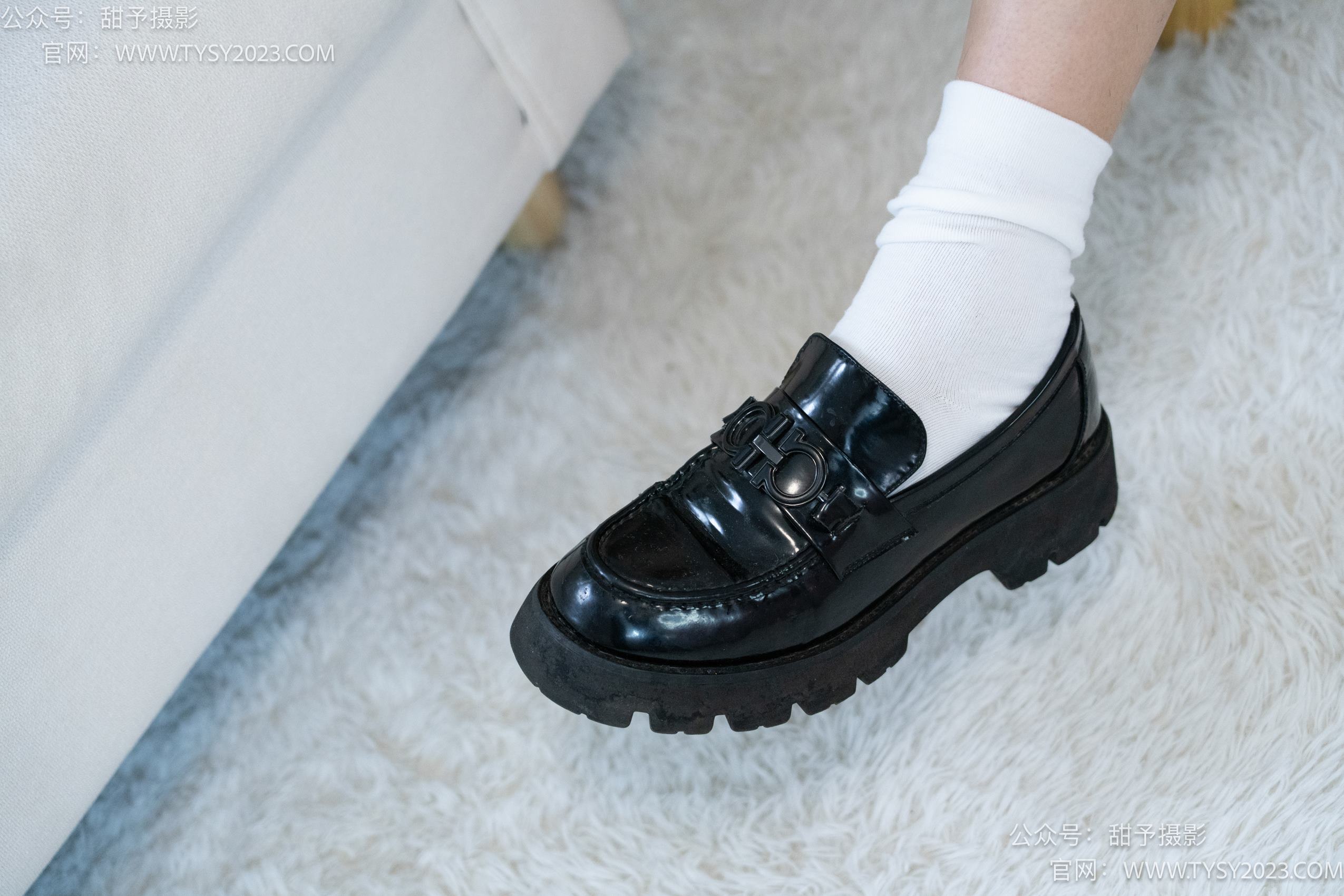 图片[24]-甜予摄影 NO.003 鱼鱼-皮鞋、白棉袜、裸足[123P] – 速更版-美库