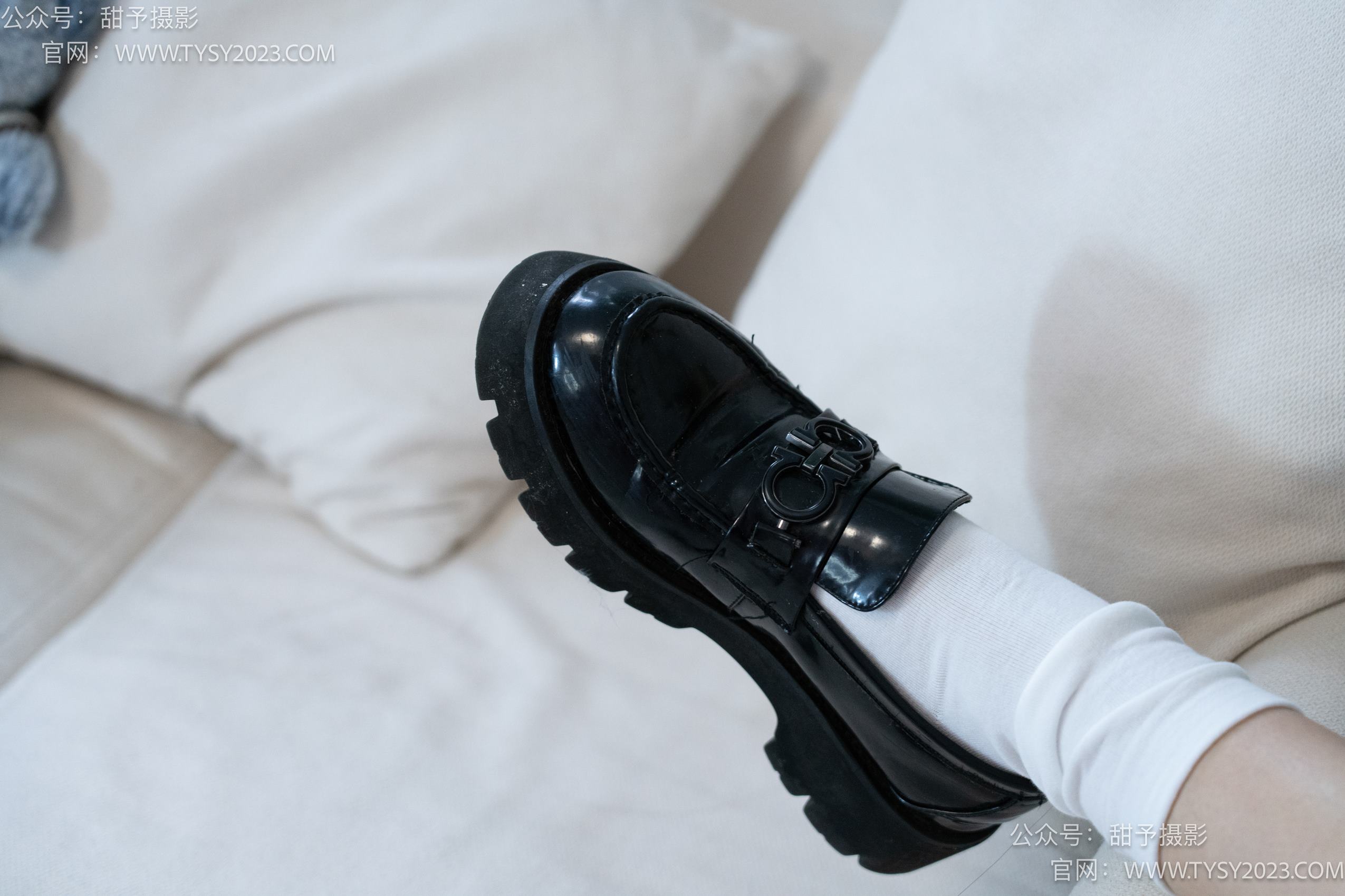 图片[25]-甜予摄影 NO.003 鱼鱼-皮鞋、白棉袜、裸足[123P] – 速更版-美库