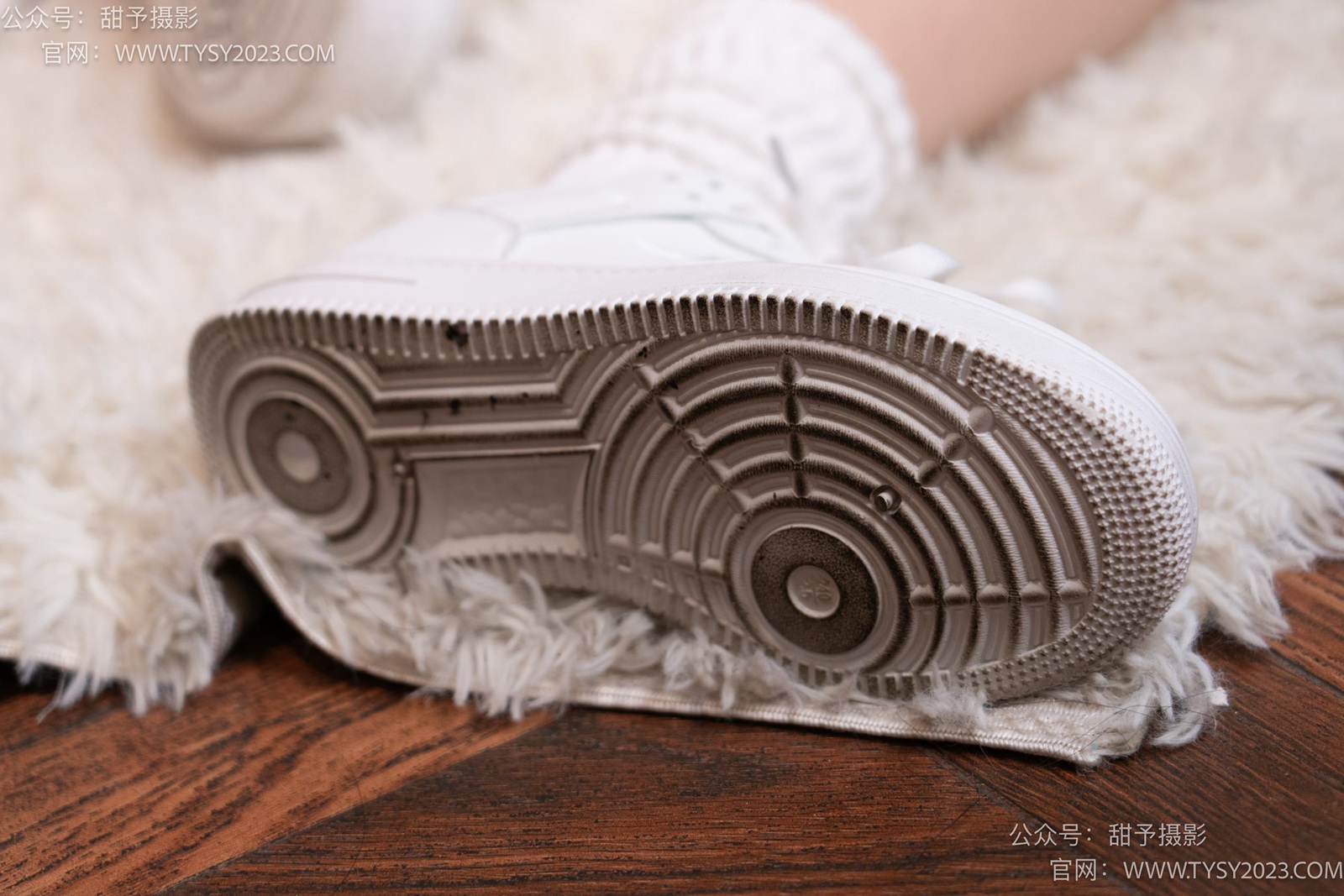 图片[25]-甜予摄影 NO.004 璇璇-板鞋、白棉袜、肉丝[104P] – 速更版-美库