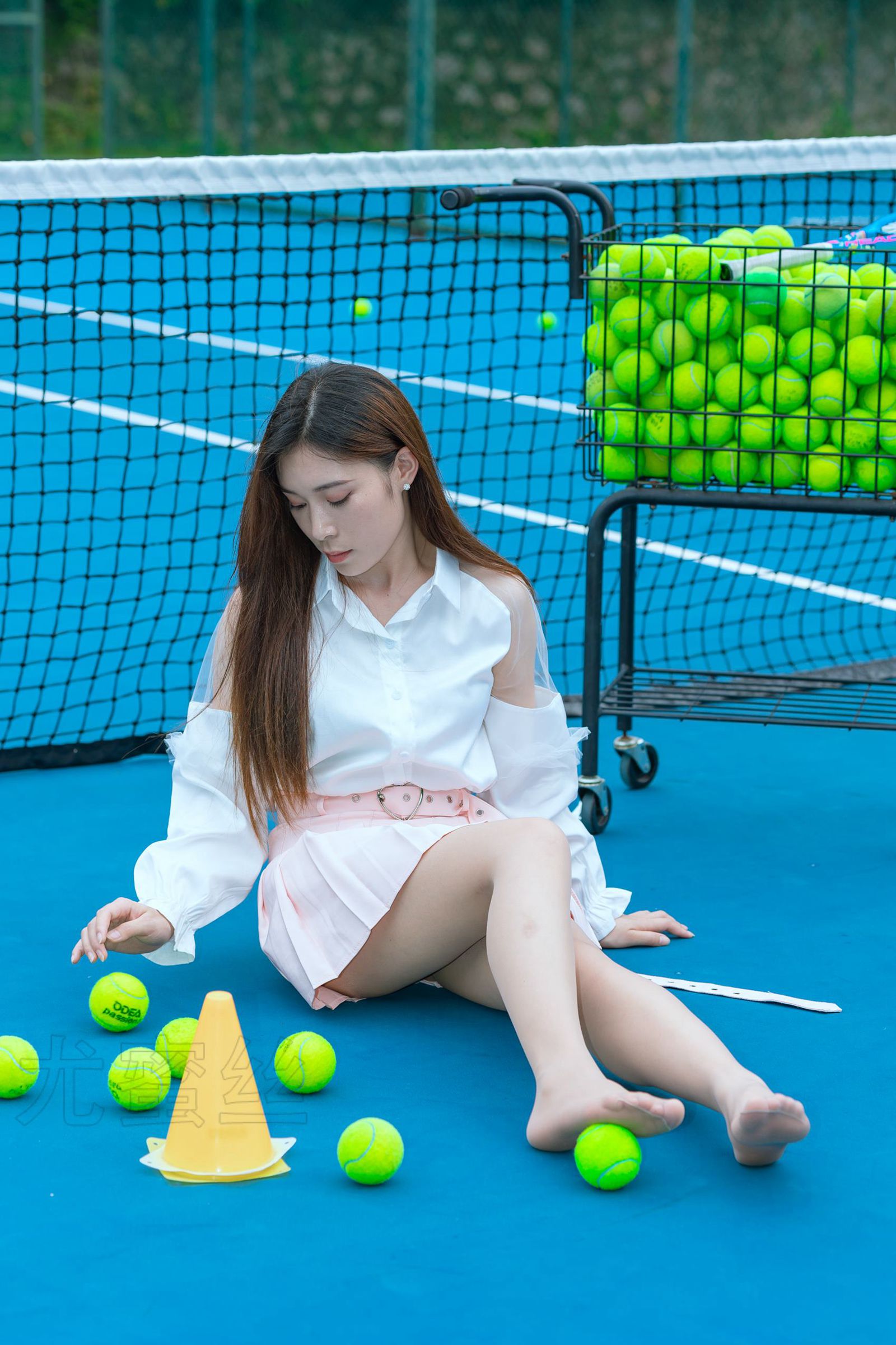 图片[23]-尤蜜丝  穿搭推广展示图集 黑丝肉丝对对碰[75P] – 速更版-美库