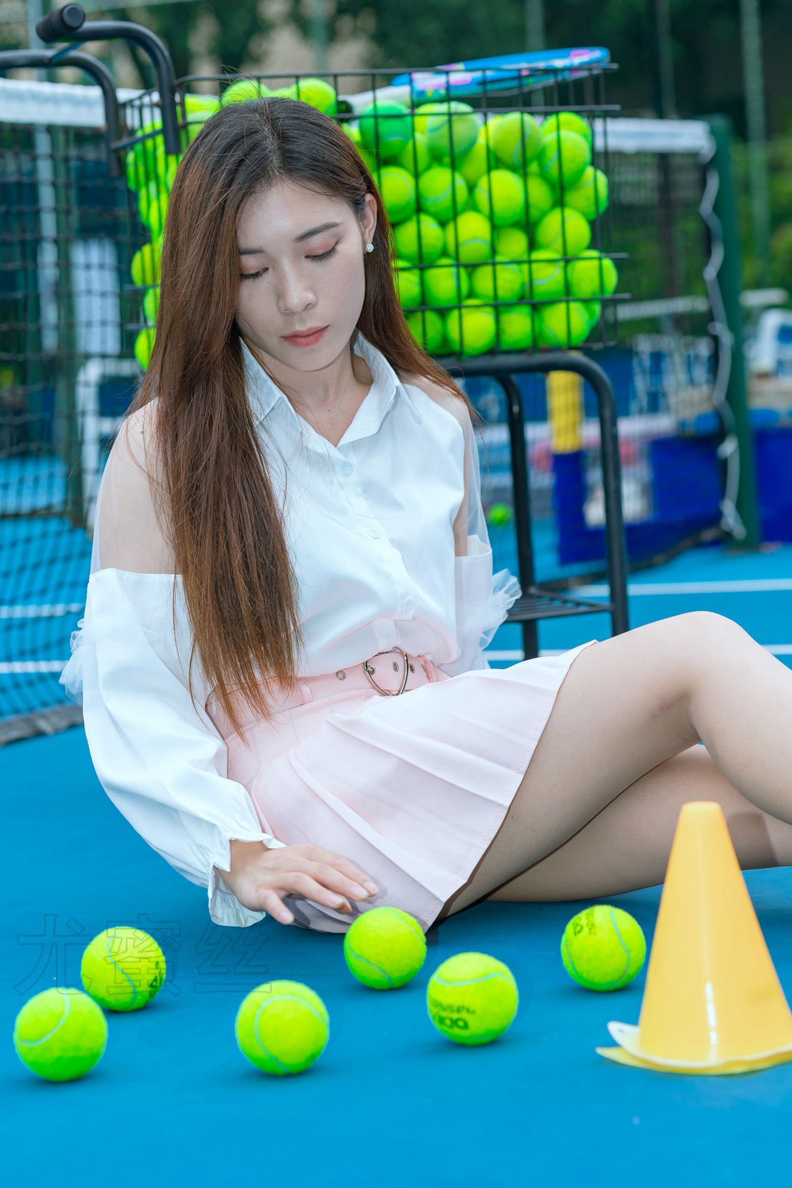 图片[24]-尤蜜丝  穿搭推广展示图集 黑丝肉丝对对碰[75P] – 速更版-美库