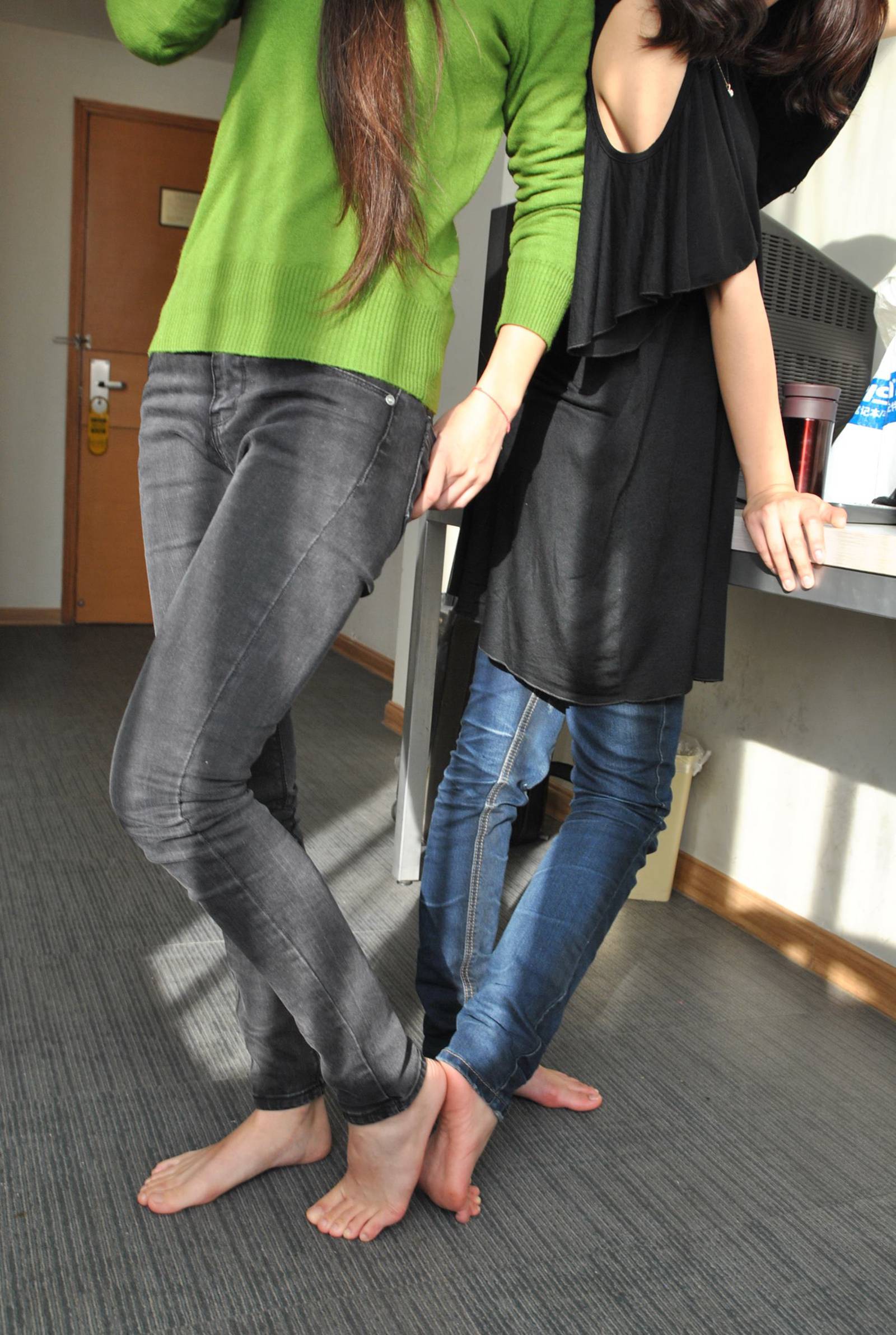 图片[37]-自由摄影 No.163 两个清纯的大学生在脚斗 [96P] – 速更版-美库