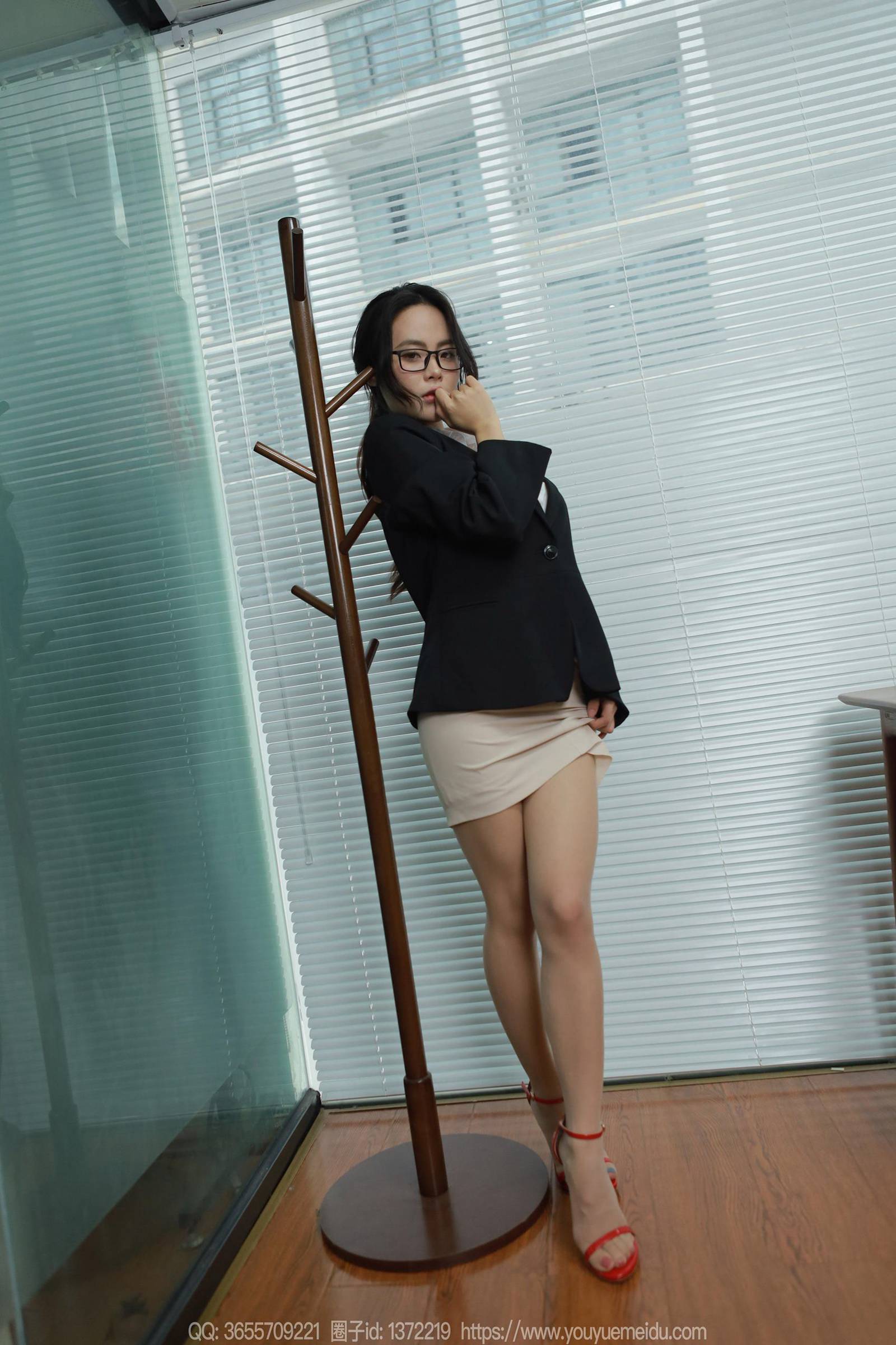 图片[11]-[IESS异思趣向] 2024.03.24 丝享家1697：兔兔《眼镜辣兔》[84P] – 速更版-美库