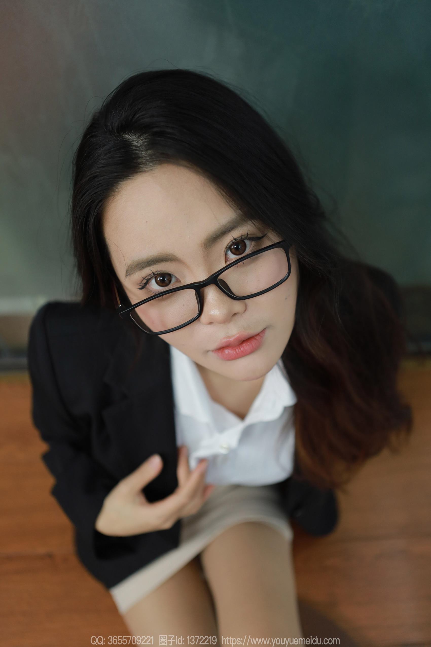 图片[40]-[IESS异思趣向] 2024.03.24 丝享家1697：兔兔《眼镜辣兔》[84P] – 速更版-美库