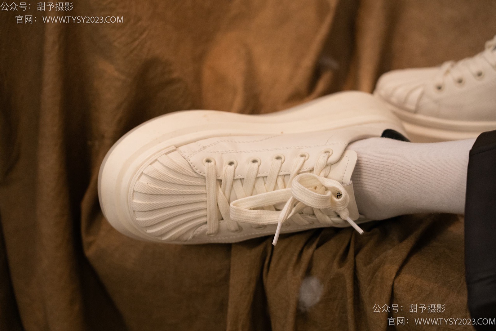 图片[28]-甜予摄影 NO.005 齐齐-板鞋、白棉袜、裸足[122P] – 速更版-美库