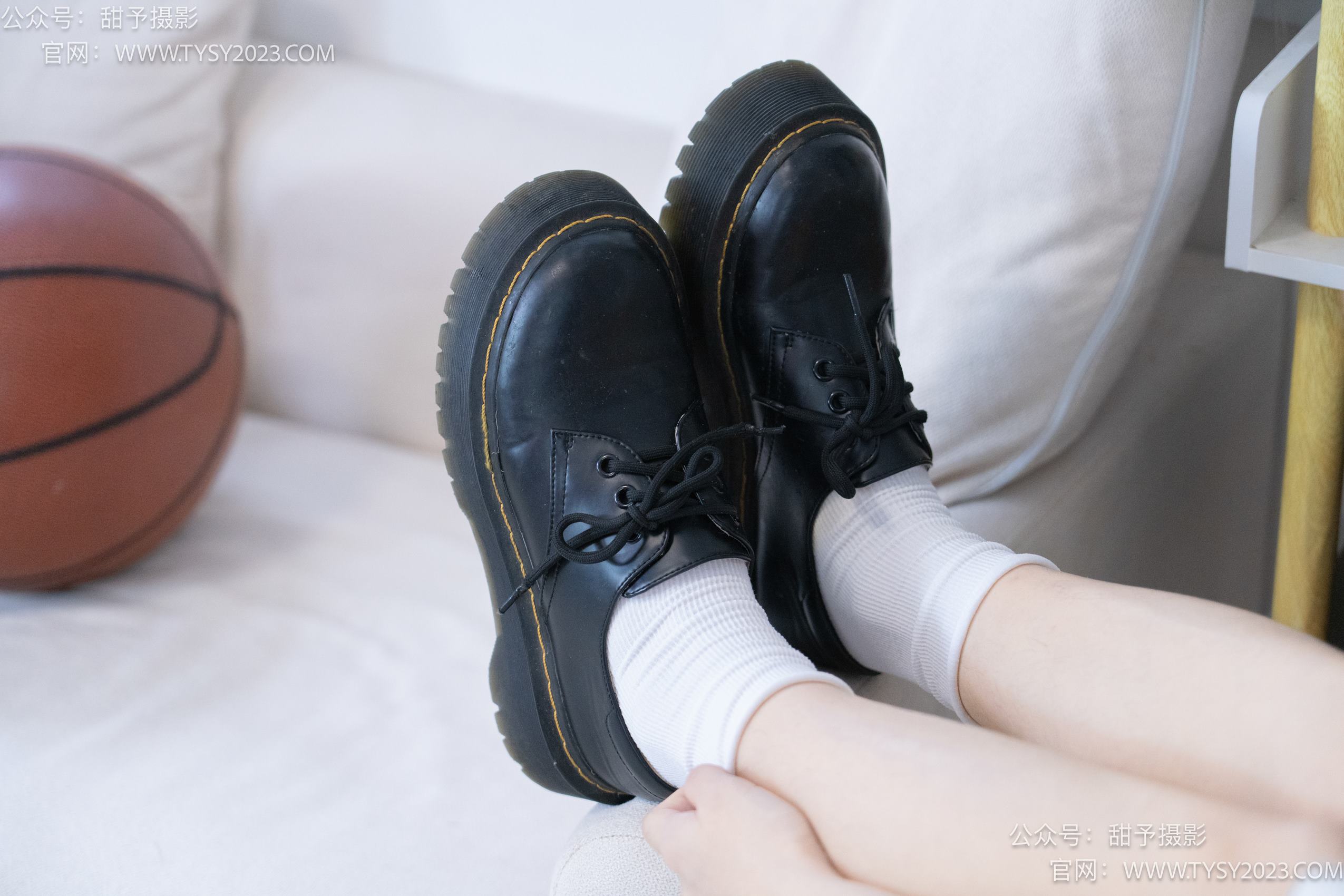 图片[26]-甜予摄影 NO.008 艺艺-皮鞋、白棉袜、裸足[122P] – 速更版-美库