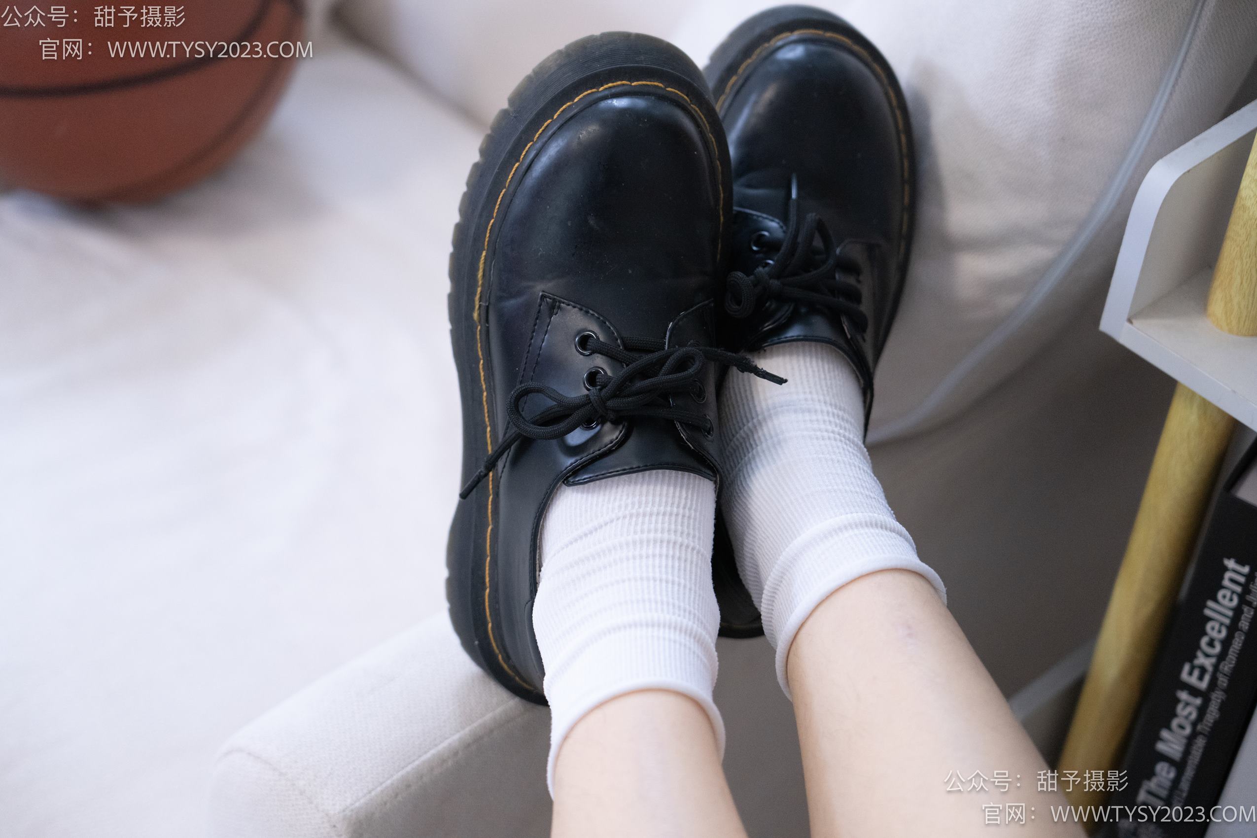 图片[30]-甜予摄影 NO.008 艺艺-皮鞋、白棉袜、裸足[122P] – 速更版-美库