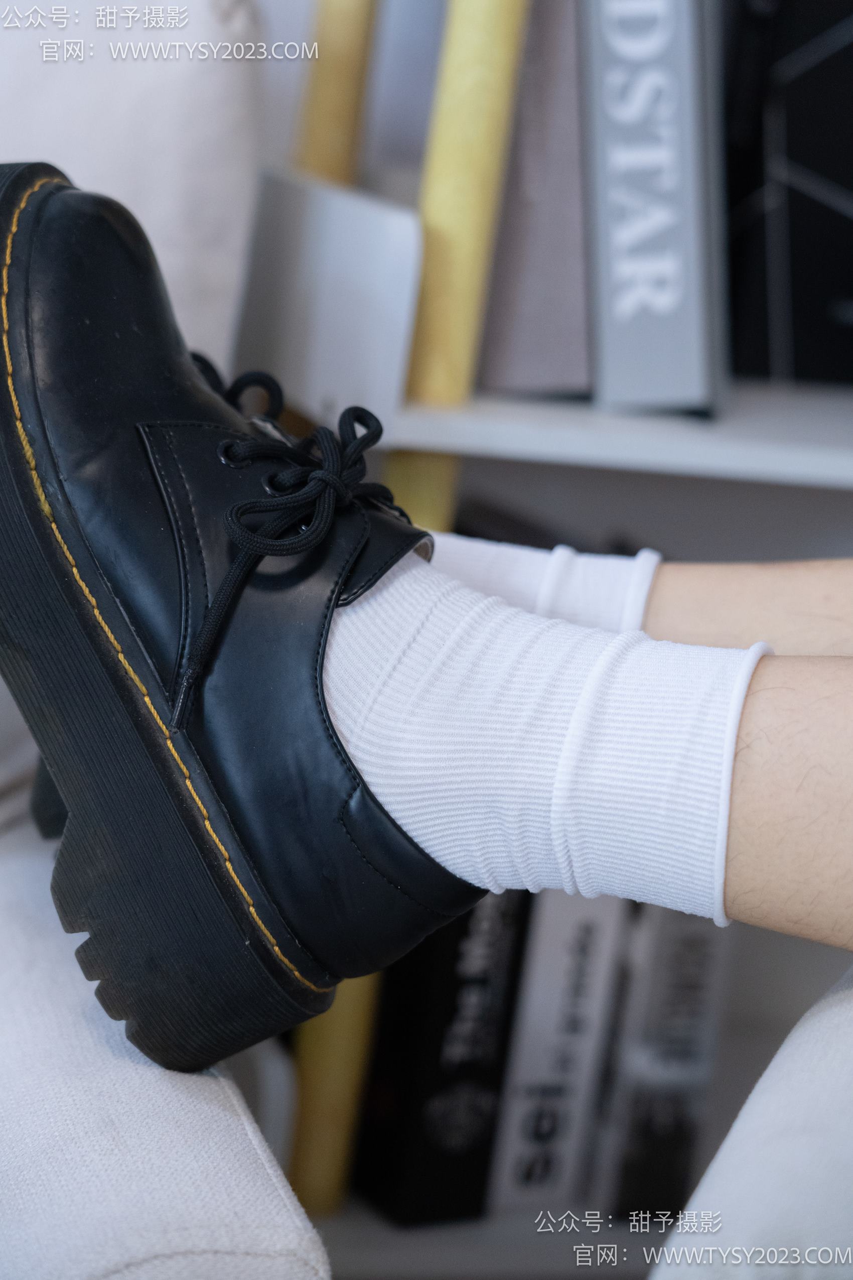 图片[31]-甜予摄影 NO.008 艺艺-皮鞋、白棉袜、裸足[122P] – 速更版-美库