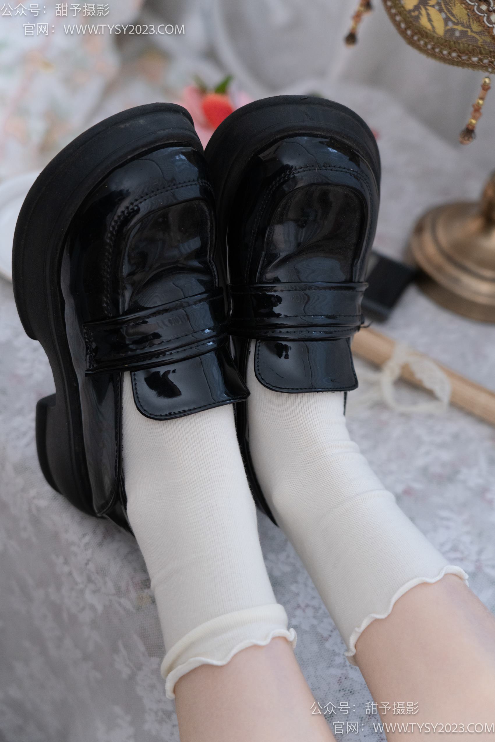 图片[23]-甜予摄影 NO.009 胡桃-皮鞋、白棉袜、裸足[122P] – 速更版-美库