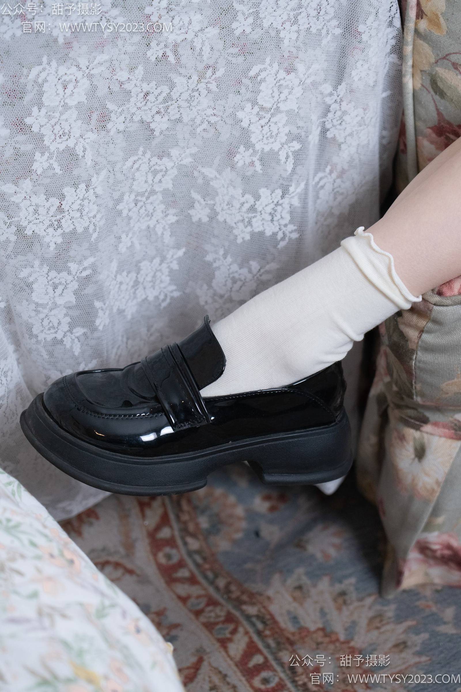 图片[30]-甜予摄影 NO.009 胡桃-皮鞋、白棉袜、裸足[122P] – 速更版-美库