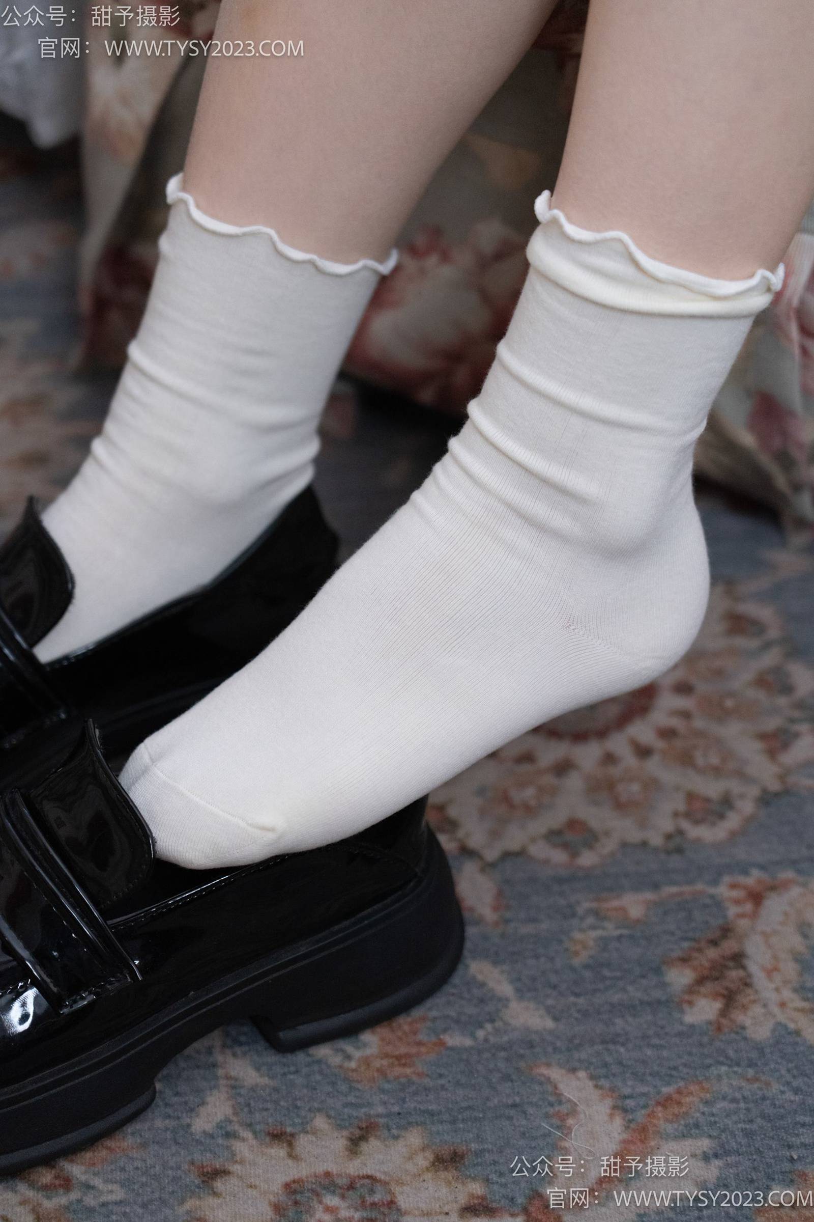 图片[37]-甜予摄影 NO.009 胡桃-皮鞋、白棉袜、裸足[122P] – 速更版-美库