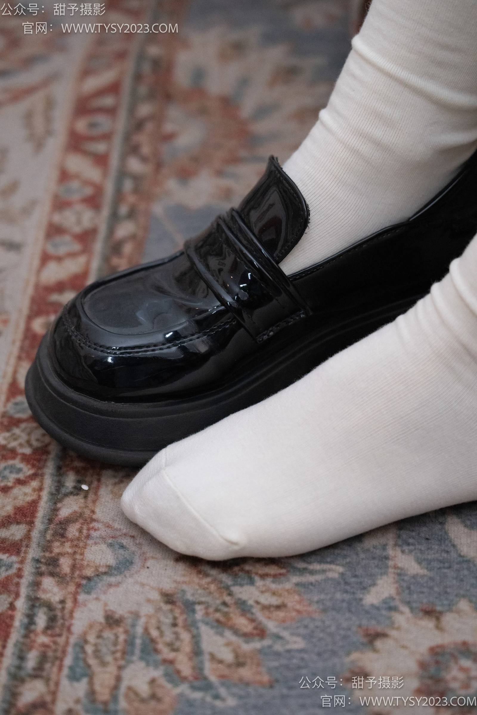 图片[39]-甜予摄影 NO.009 胡桃-皮鞋、白棉袜、裸足[122P] – 速更版-美库