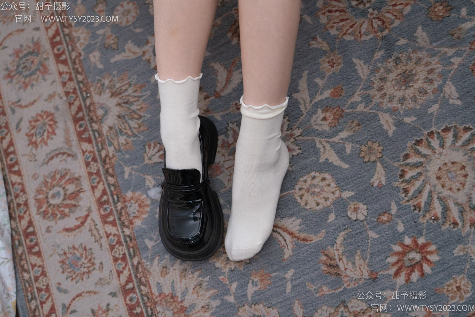 图片[41]-甜予摄影 NO.009 胡桃-皮鞋、白棉袜、裸足[122P] – 速更版-美库
