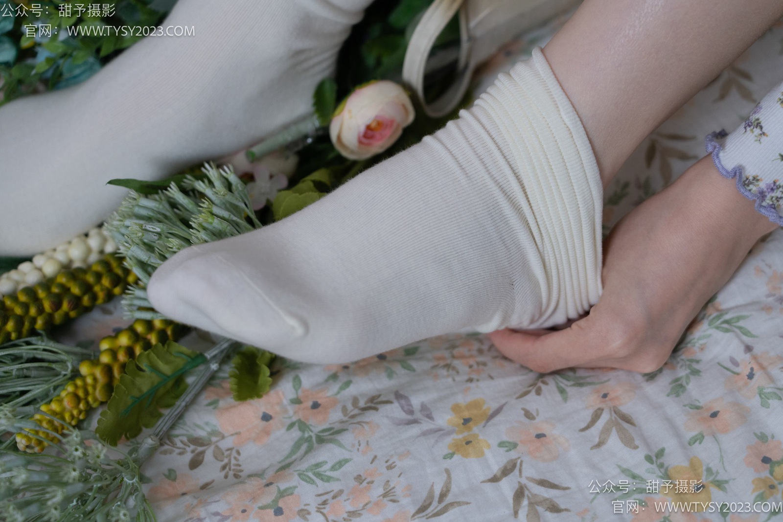 图片[83]-甜予摄影 NO.009 胡桃-皮鞋、白棉袜、裸足[122P] – 速更版-美库