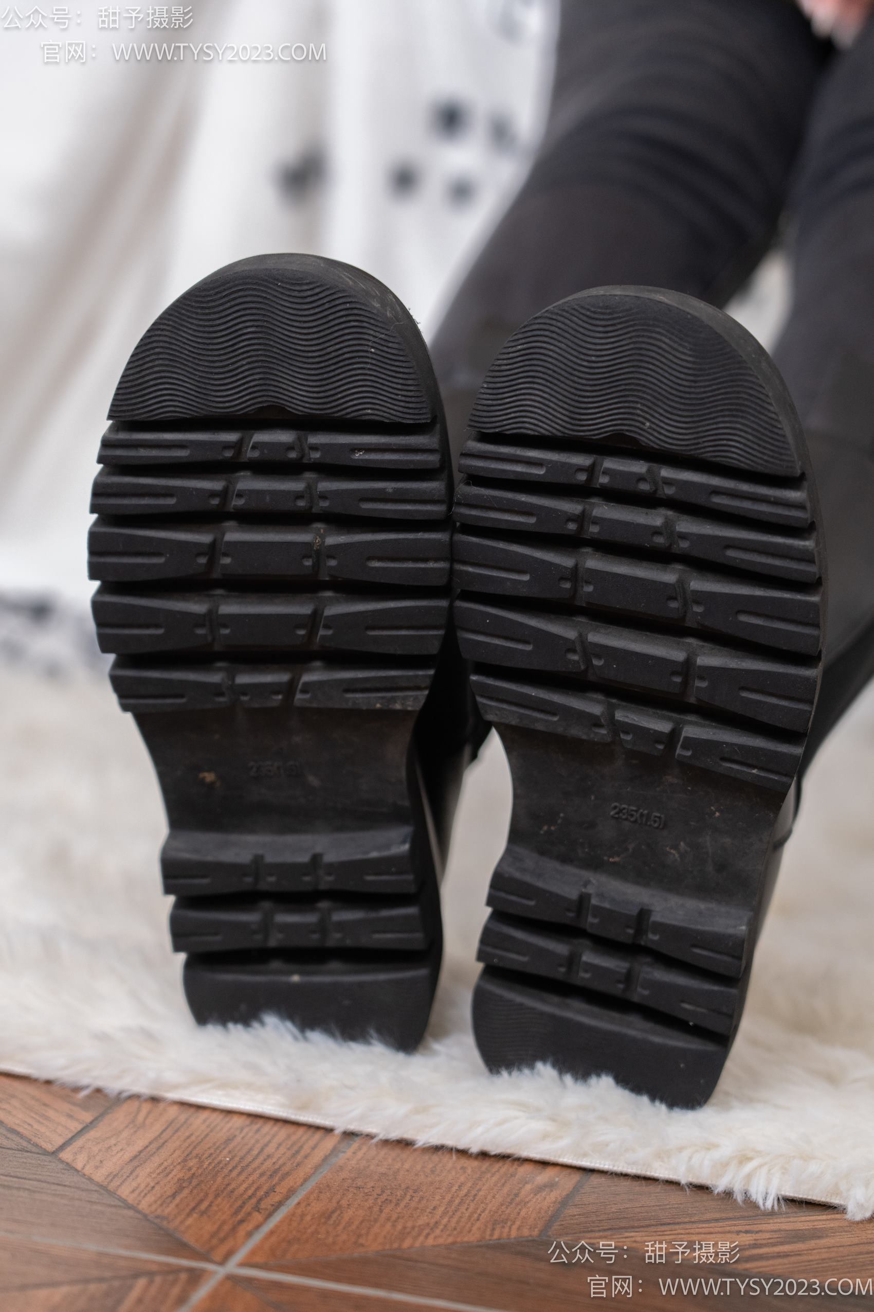 图片[24]-甜予摄影 NO.010 小离-靴子、白棉袜、裸足[131P] – 速更版-美库