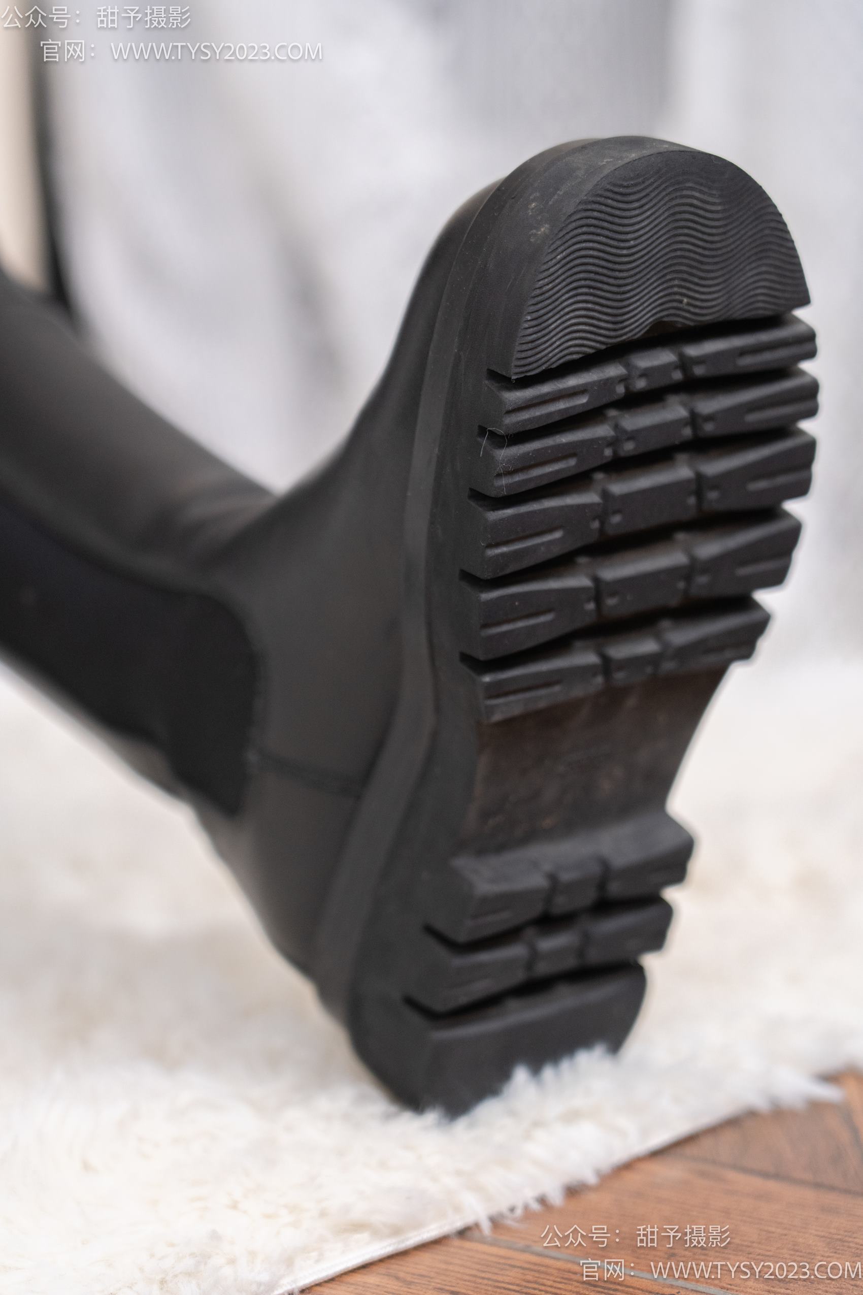 图片[28]-甜予摄影 NO.010 小离-靴子、白棉袜、裸足[131P] – 速更版-美库