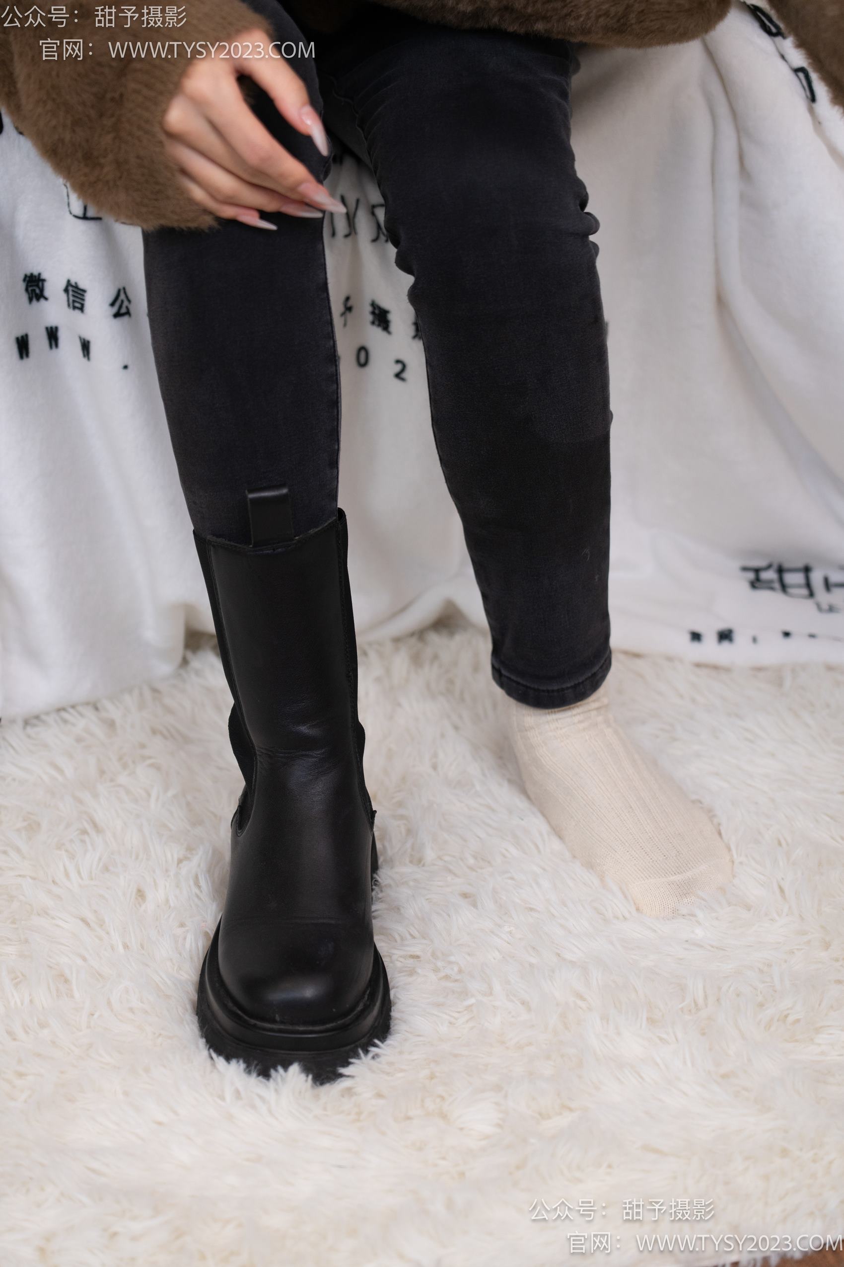 图片[41]-甜予摄影 NO.010 小离-靴子、白棉袜、裸足[131P] – 速更版-美库